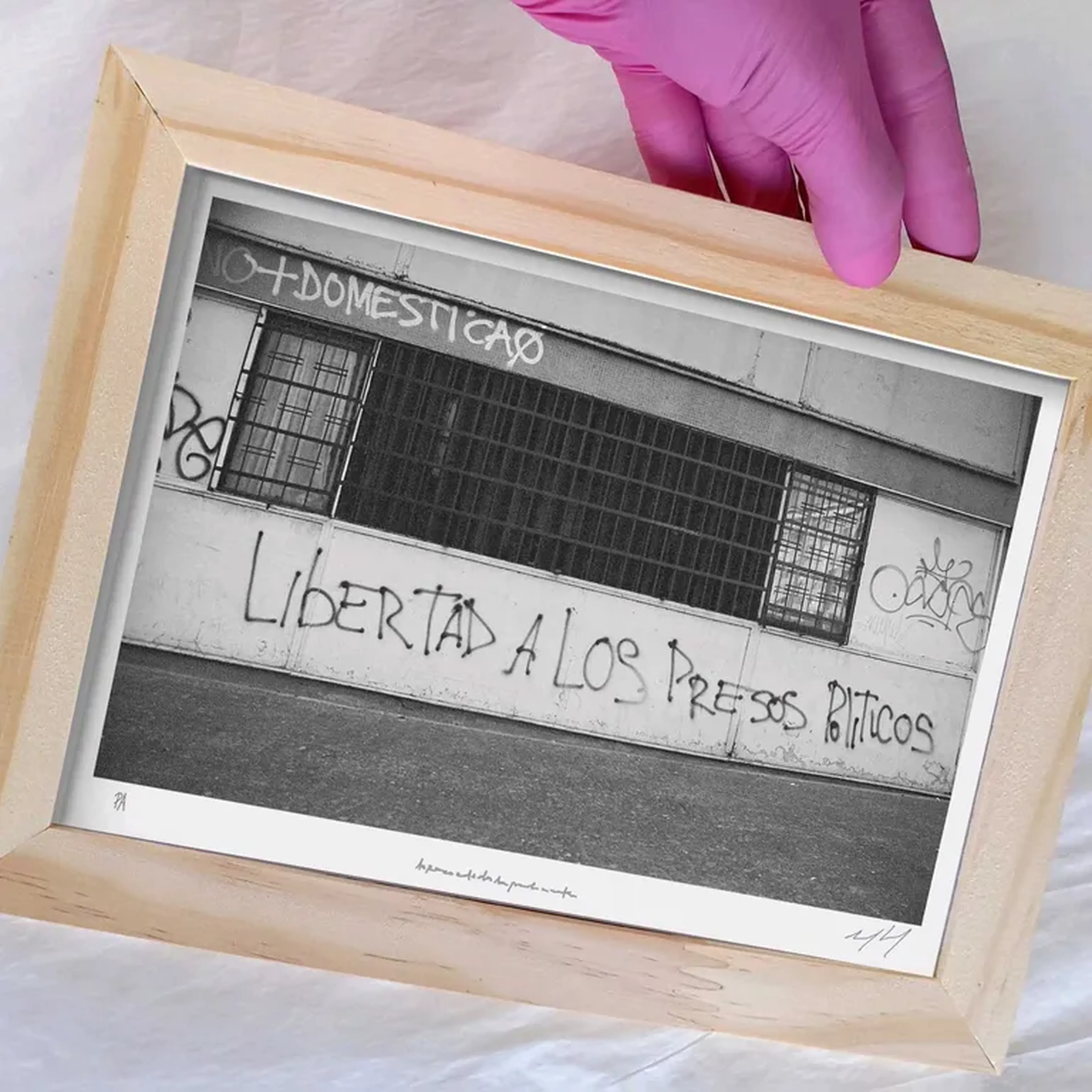 Palávoras - Presos políticos - 15x21 cm moldura plana imagem