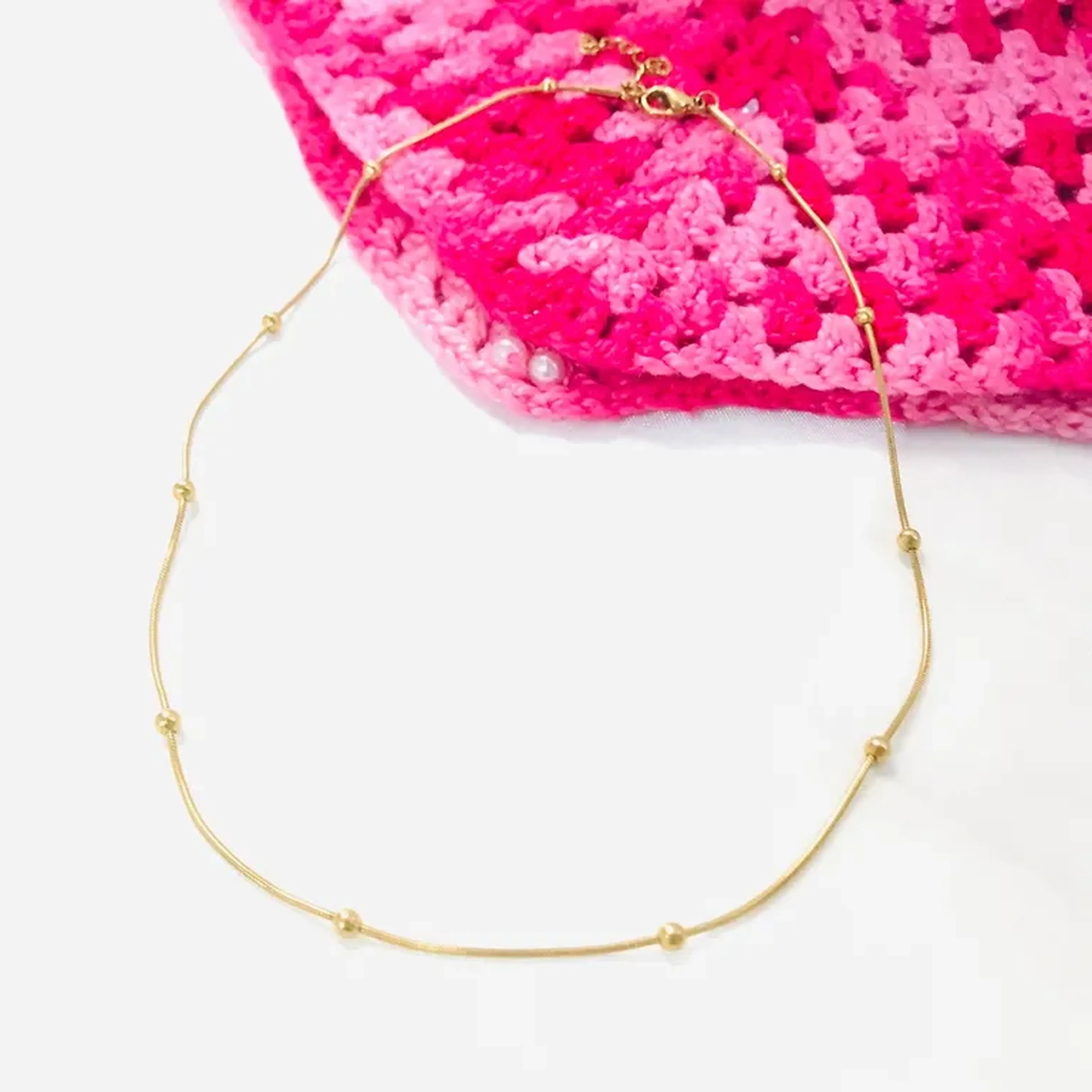 choker serpente mini esferas - aço dourado imagem