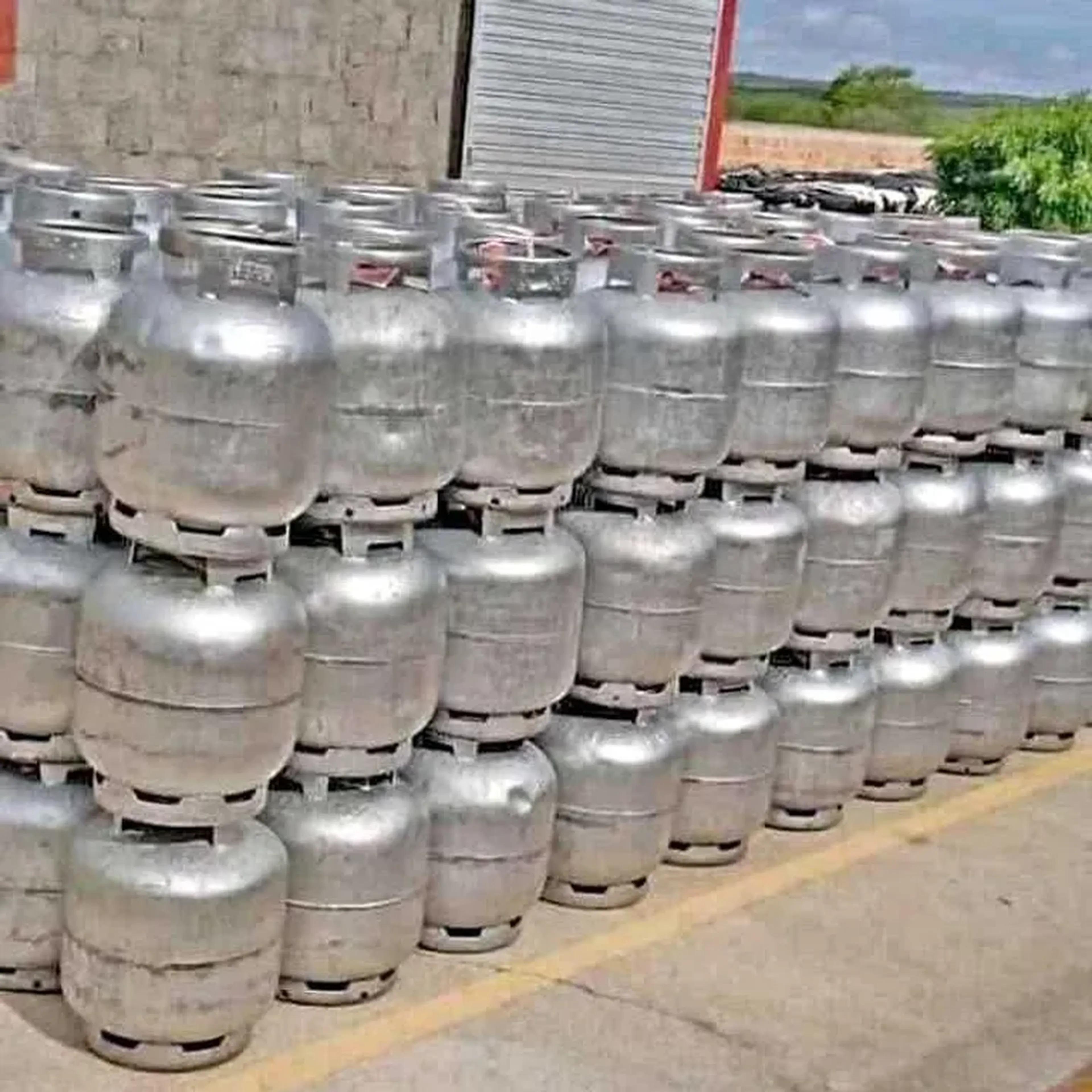 BOTIJÃO DE GÁS 13KG imagem