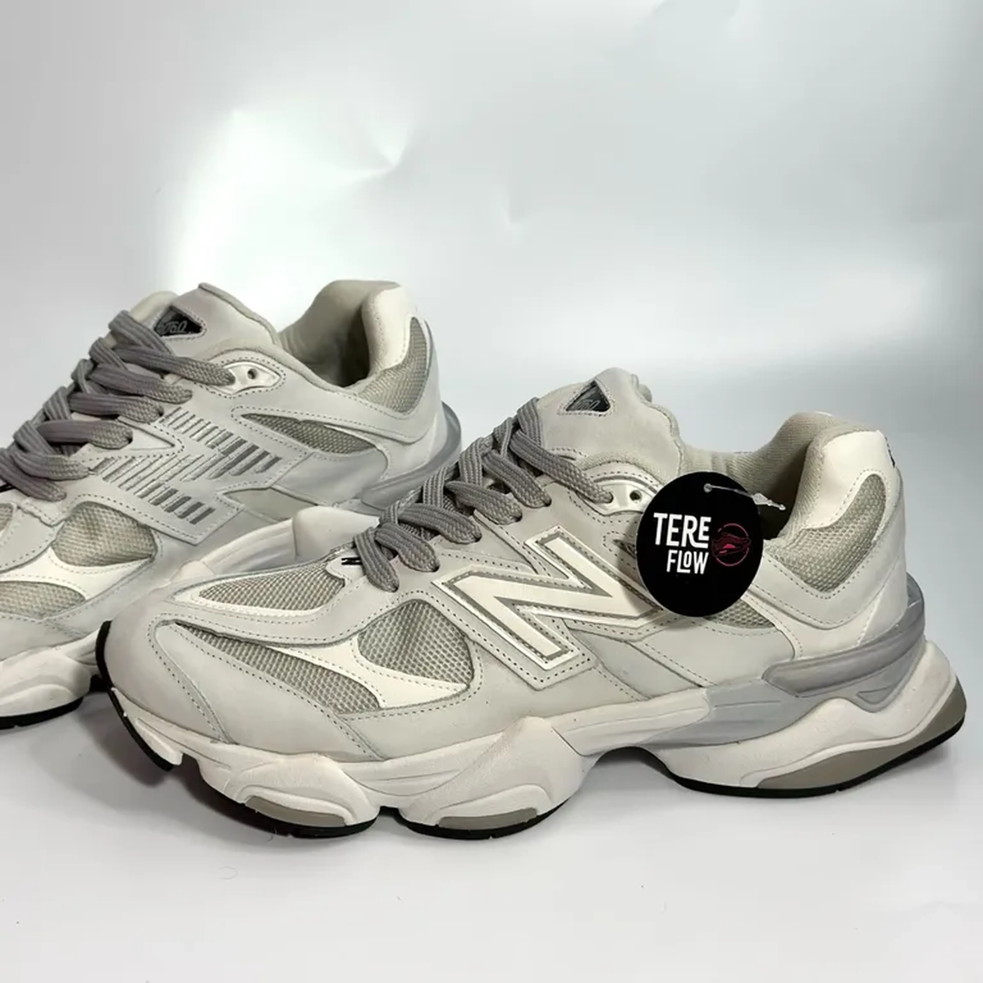 New Balance 9060 Cinza imagem