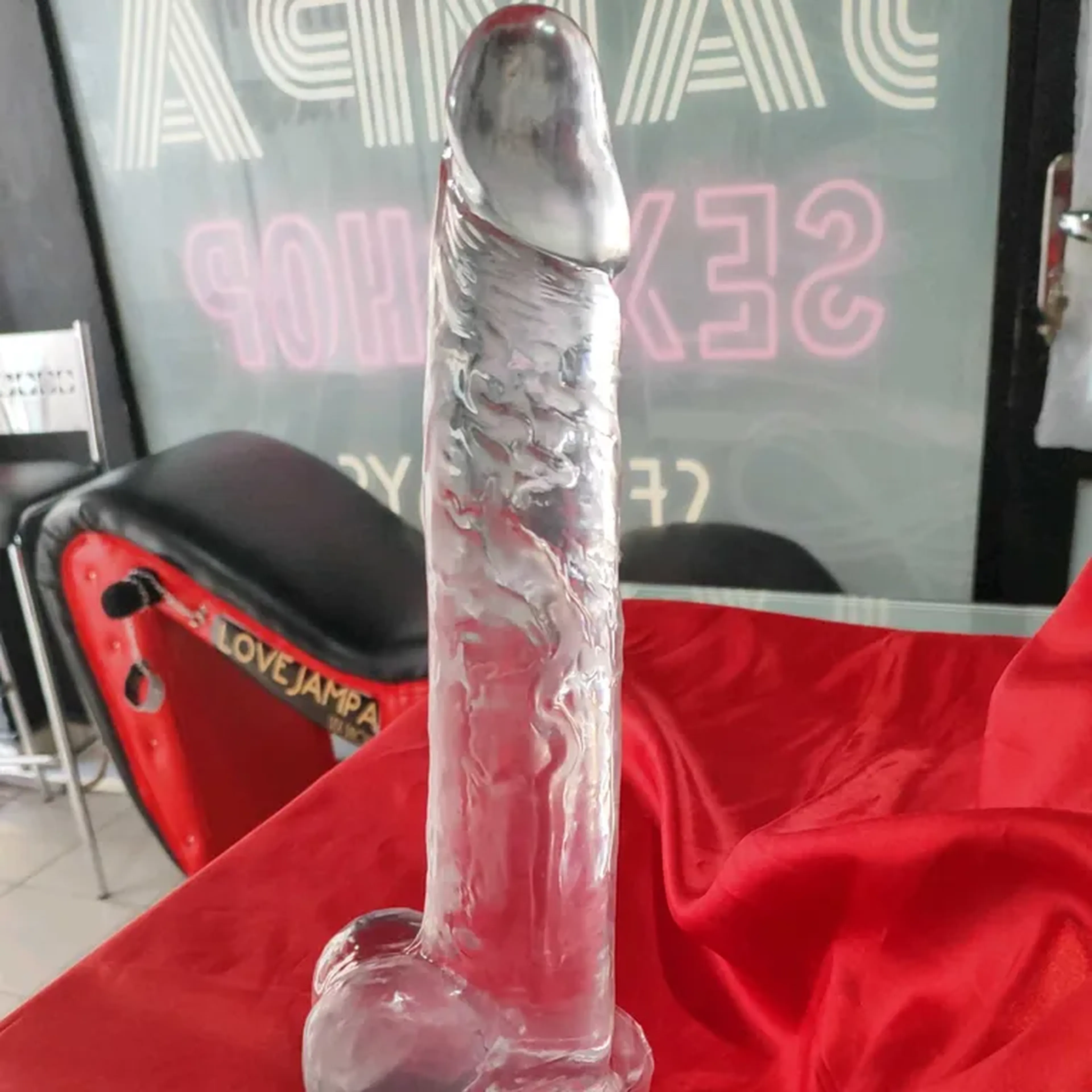 Prótese em silicone com escroto e ventosa 32x5cm imagem