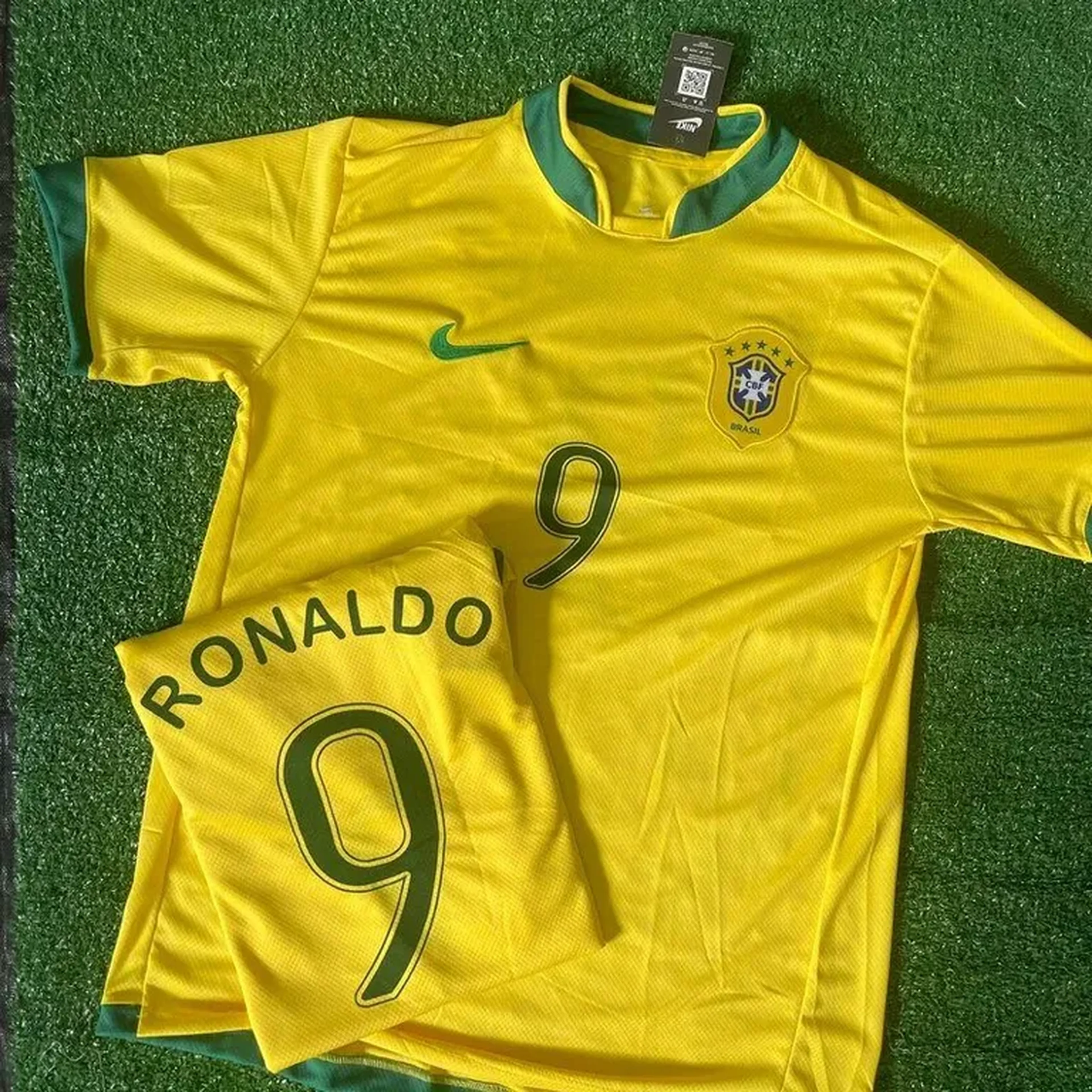 Camisa Nacional Premium Brasil Amarela Ronaldo Retrô imagem
