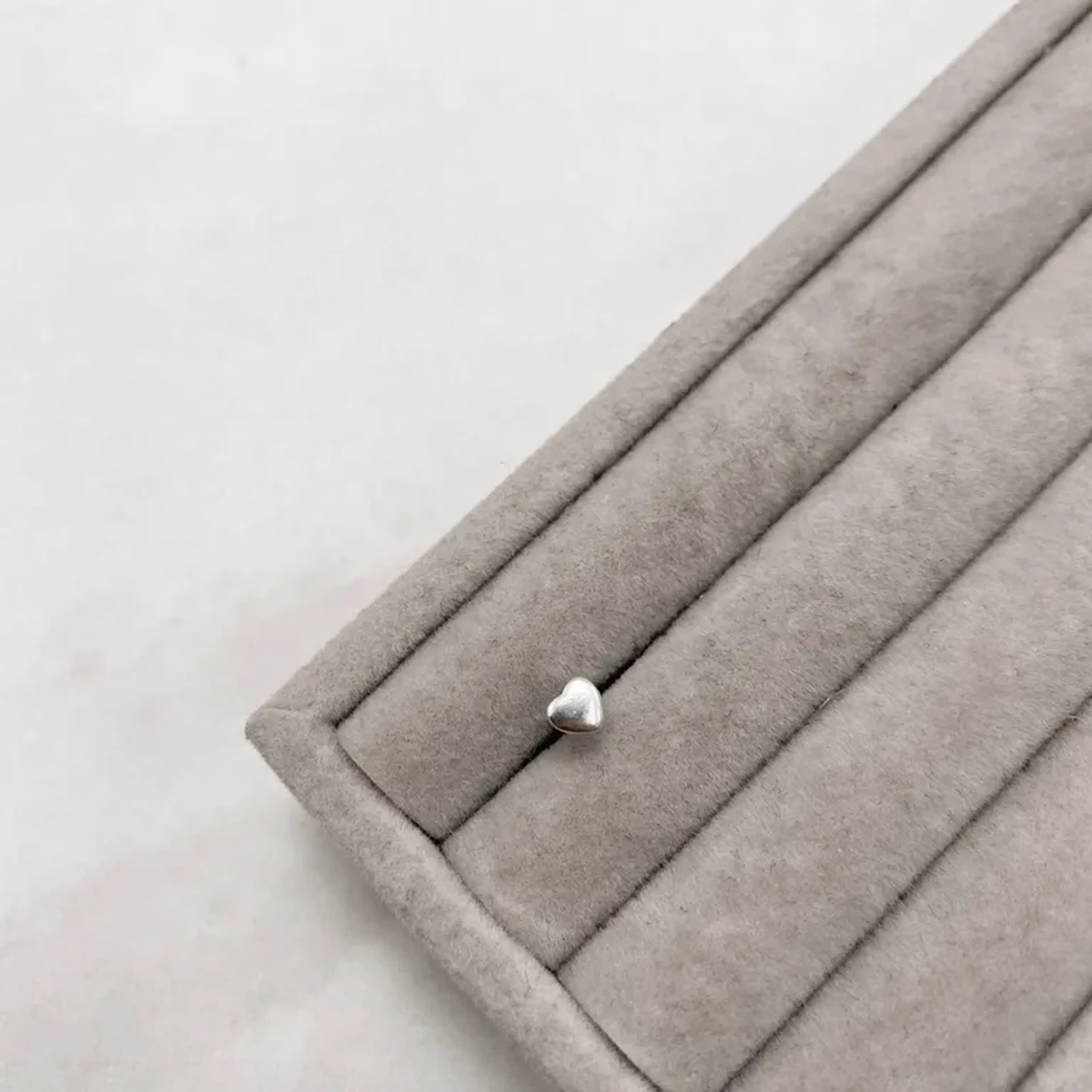 Piercing haste coração imagem