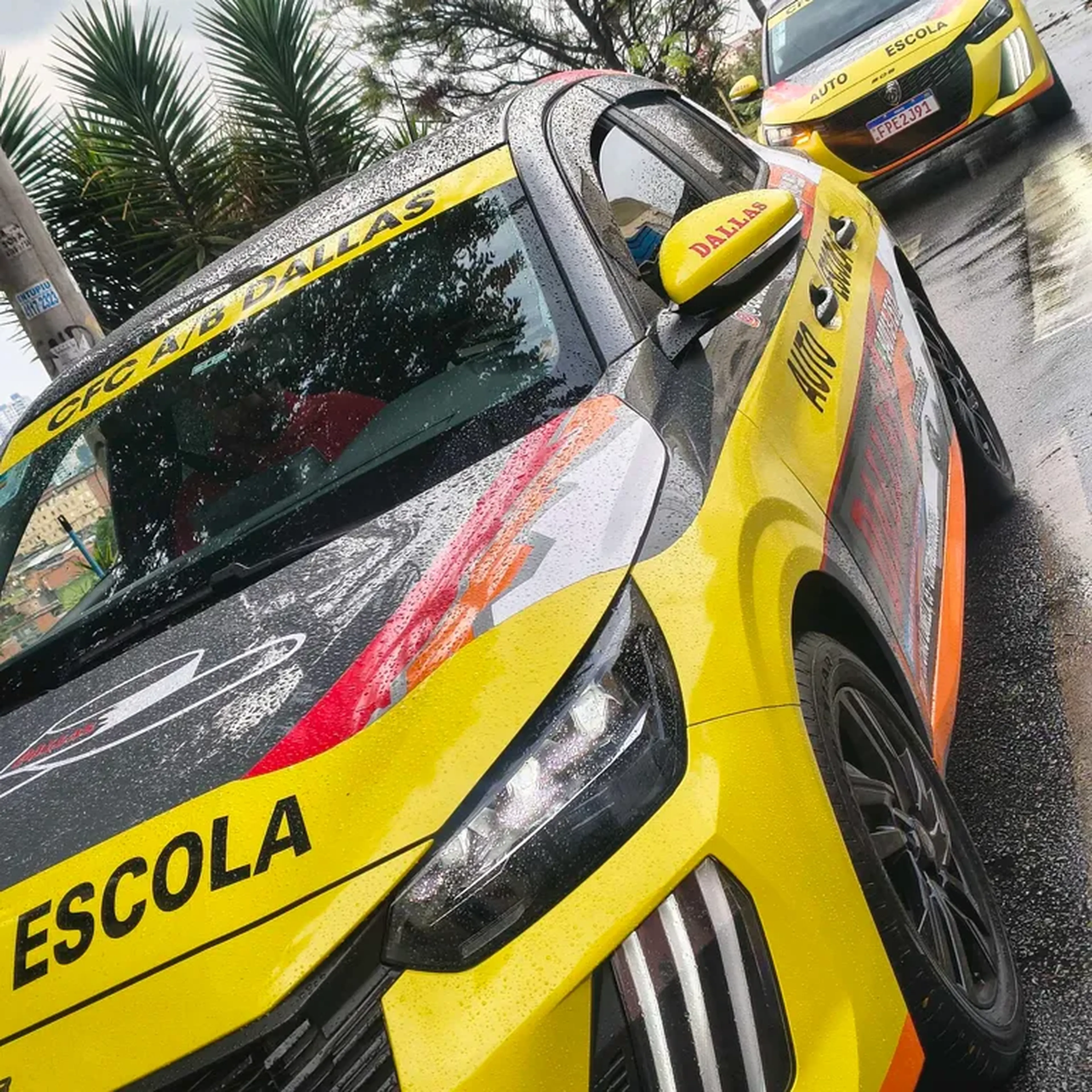 Habilitação B (carro automático) + A(moto) com 15 aulas de cada imagem