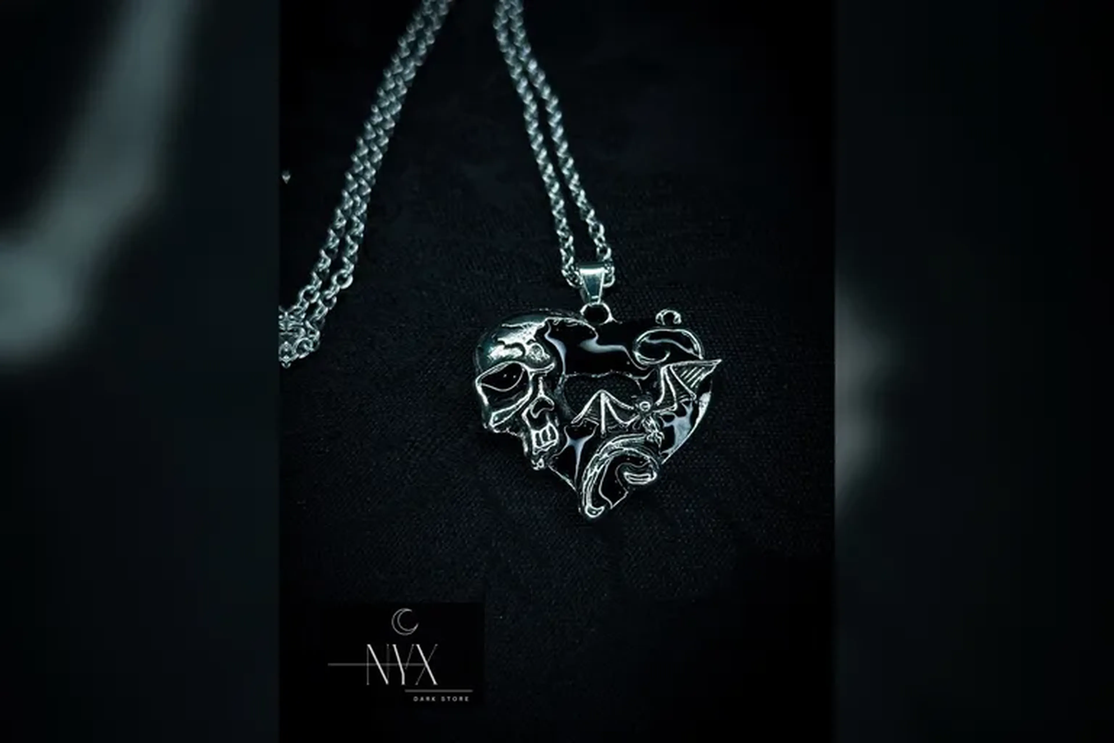✨Colar coração com caveira e morcego✨ imagem