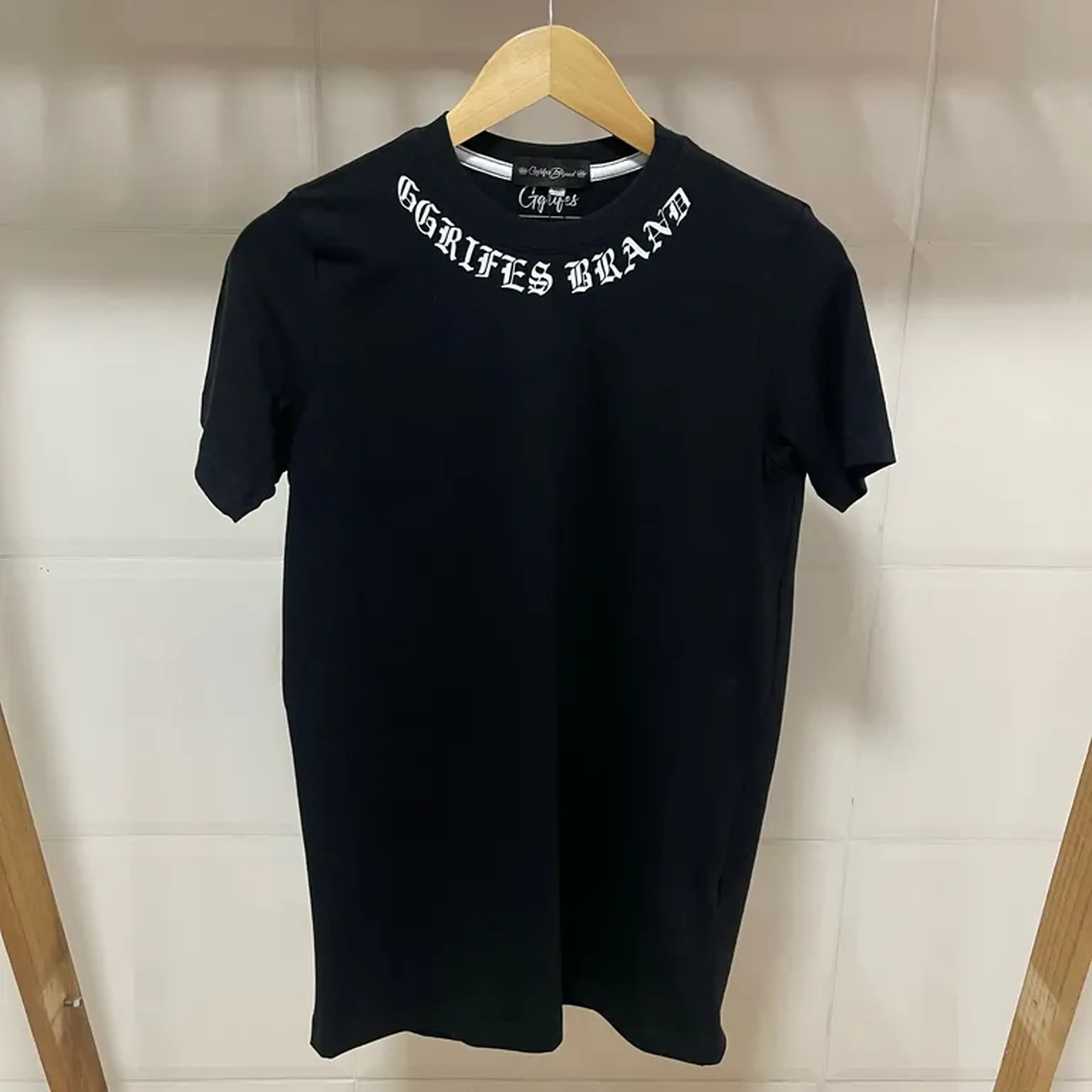 Camisa Ggrifes longline (preta) imagem