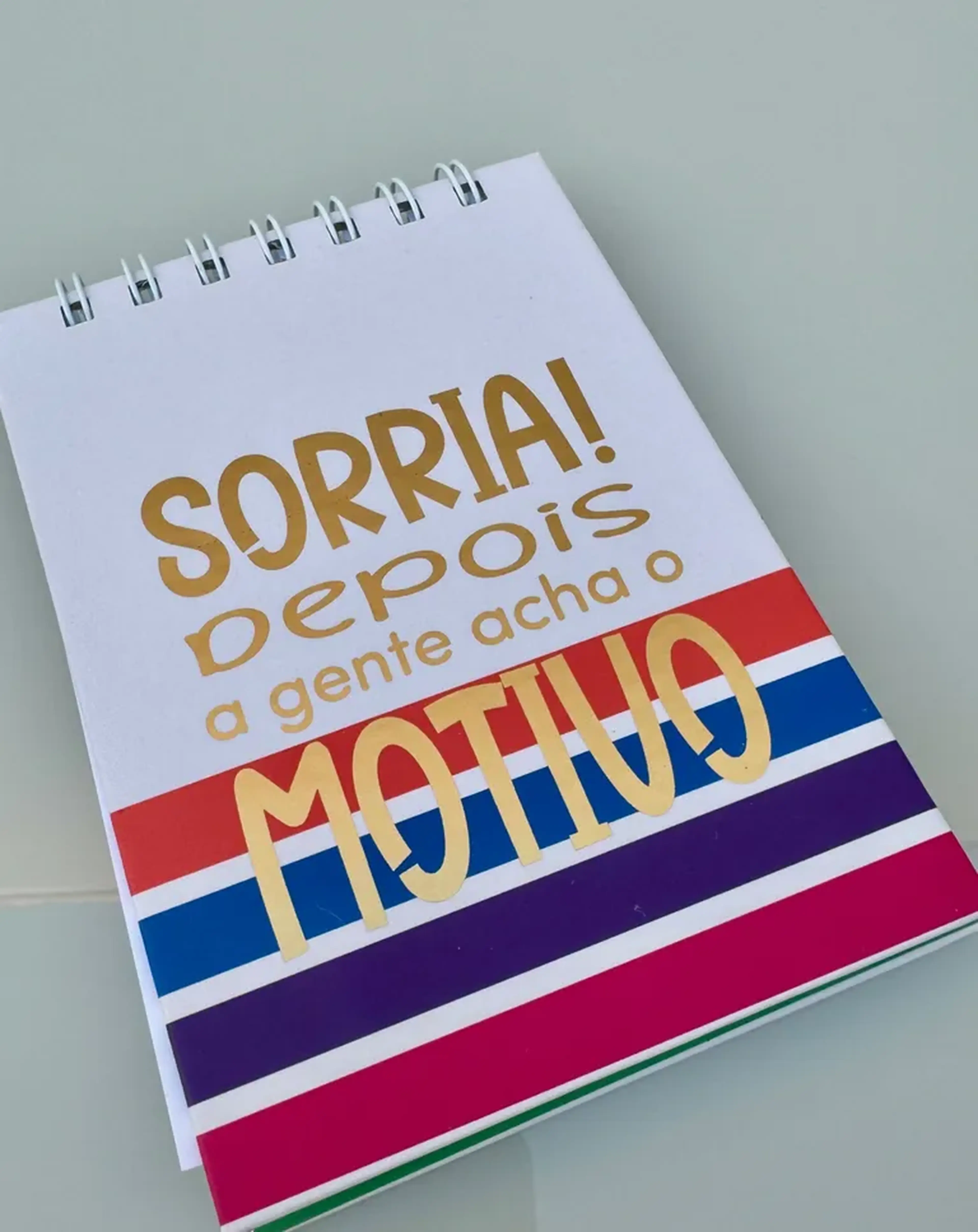 Bloco A6 | Capa: Sorria! Depois a gente acha o motivo imagem