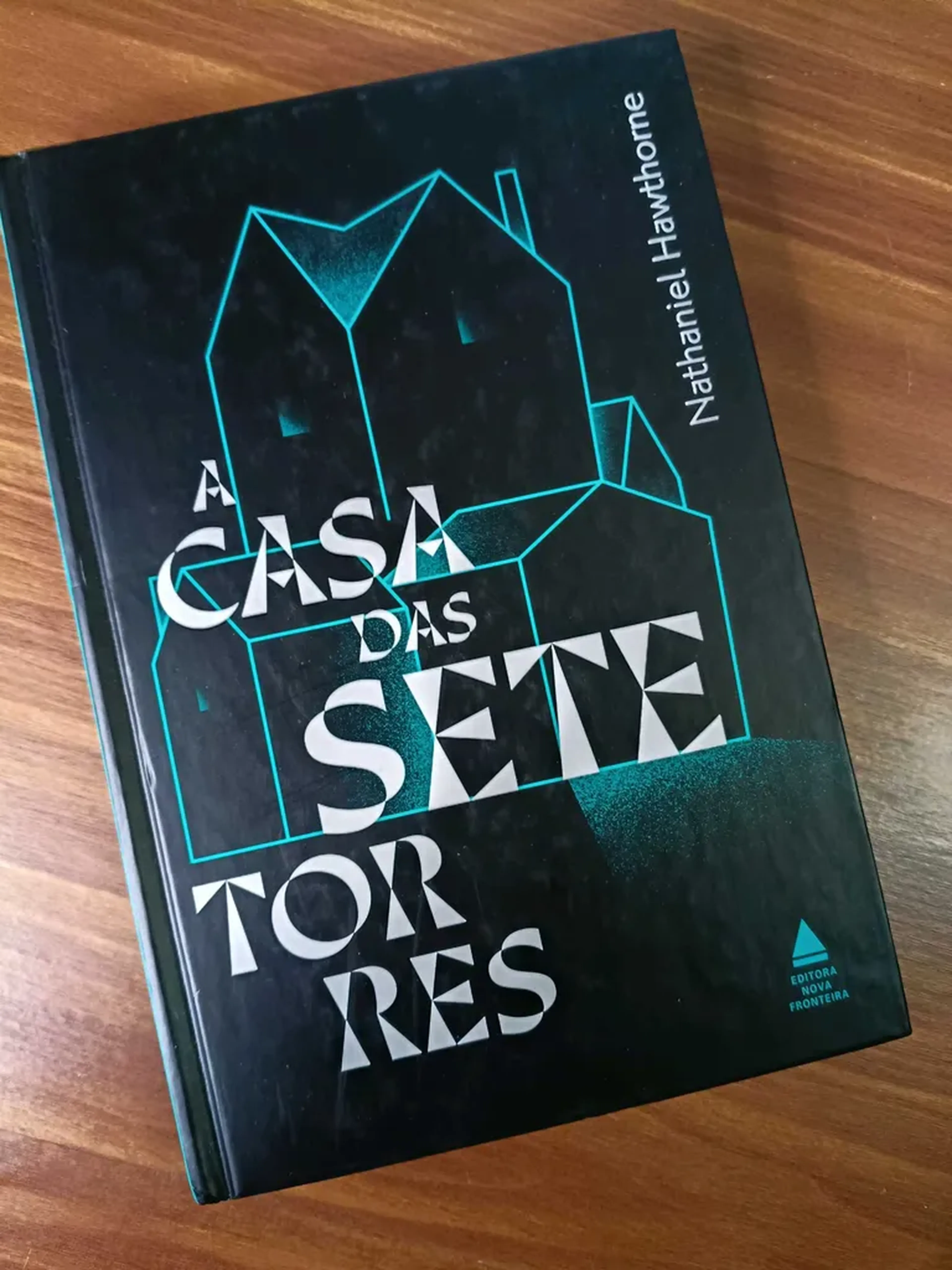 Livro capa dura A casa das sete torres imagem