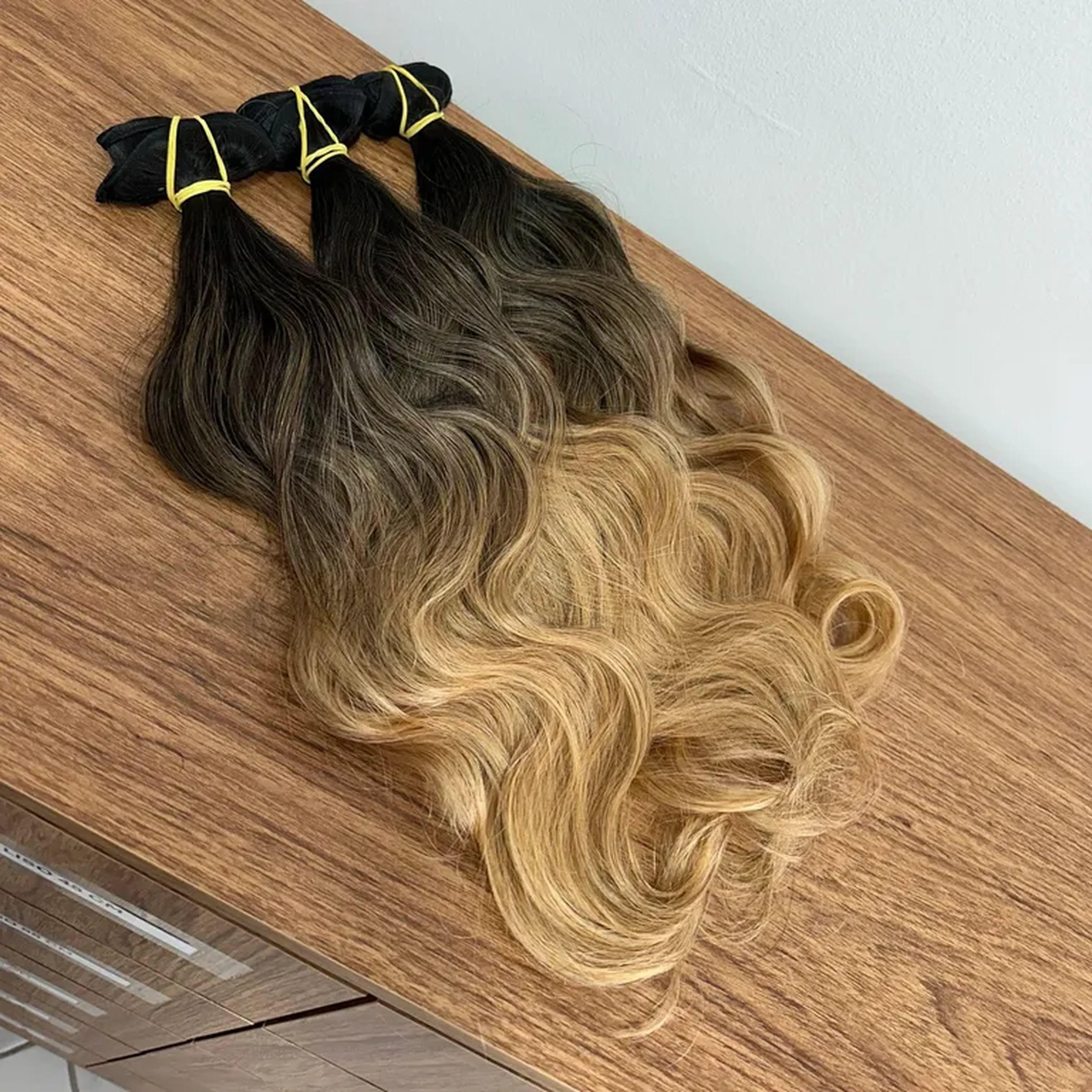 85 A 90 GRAMAS 52 CM TELA 1 METRO OMBRE HAIR INDIANO ONDULADO imagem