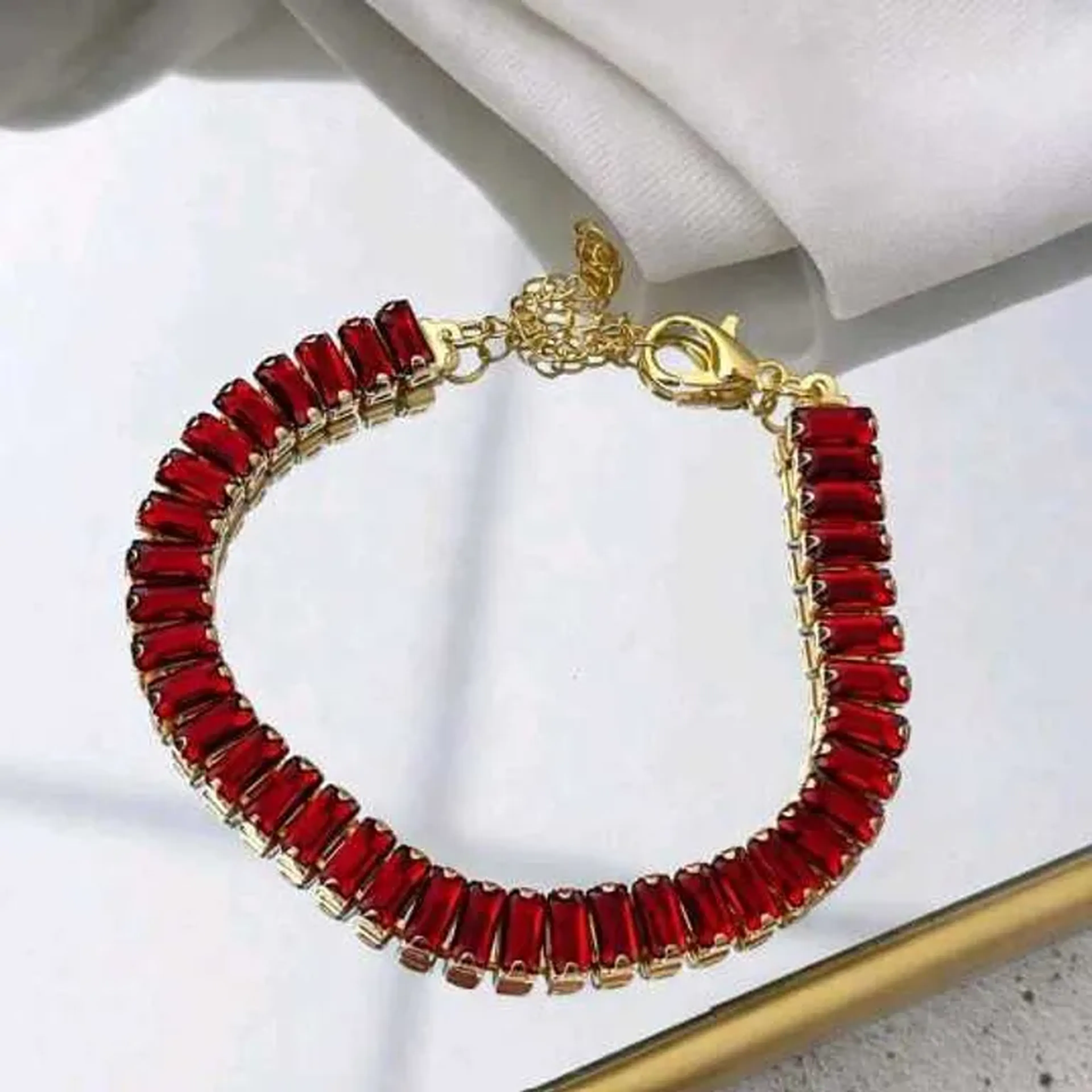 Pulseira Baguete vermelha no banho ouro imagem
