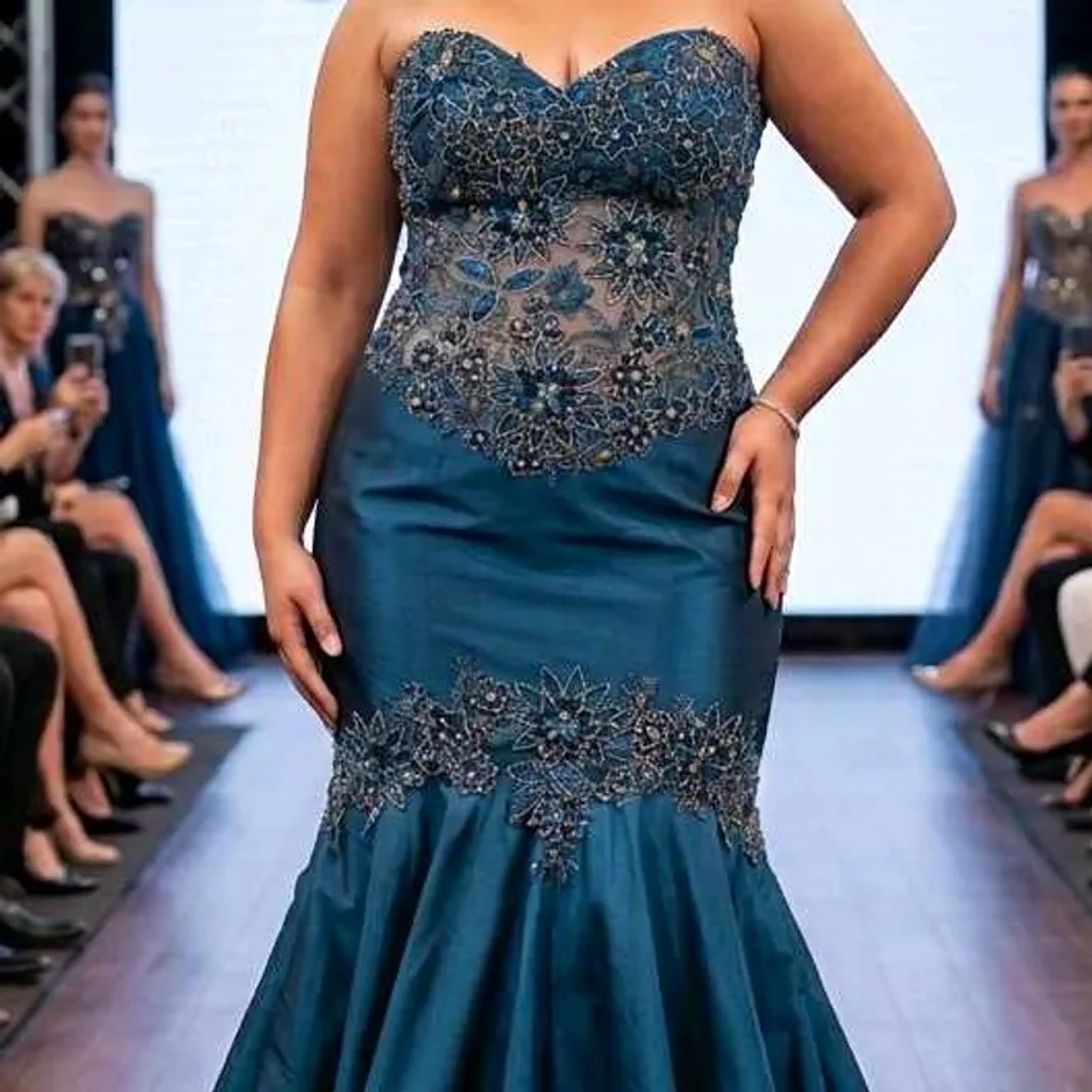 A20-Longo Sereia Petróleo Plus Size imagem