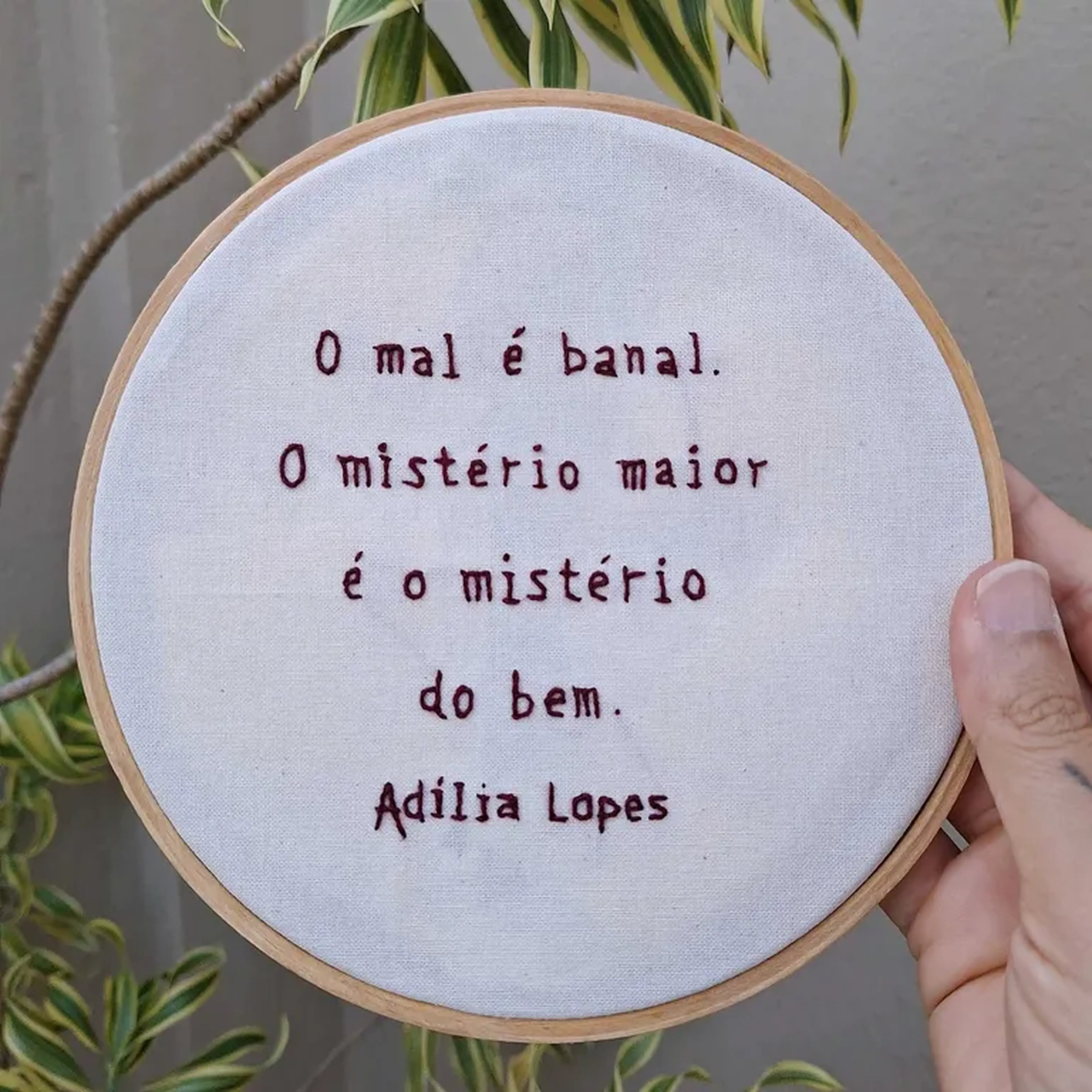 Bordado Adília Lopes imagem