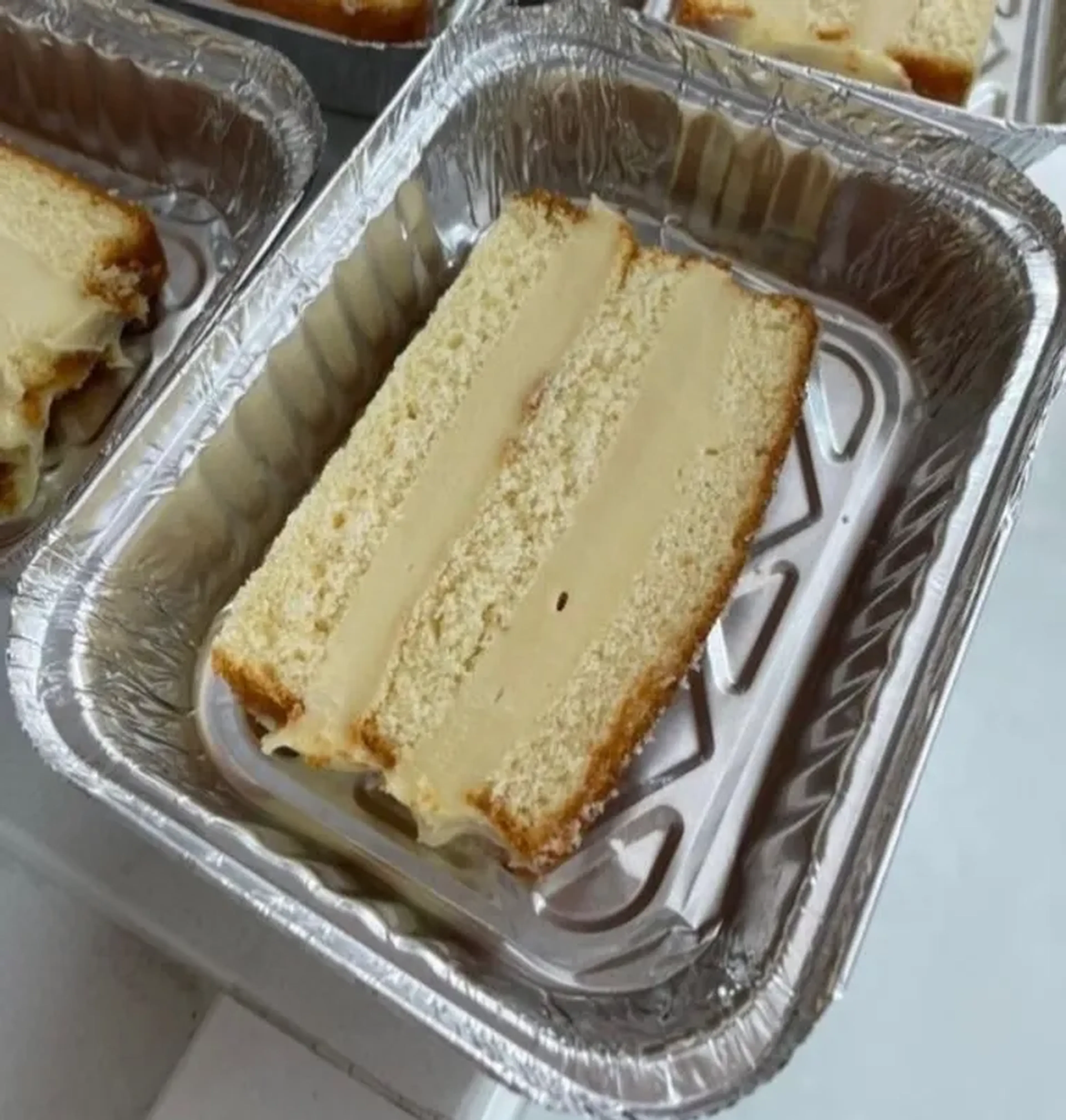 Bolo Gelado Baba de moça com Abacaxi imagem