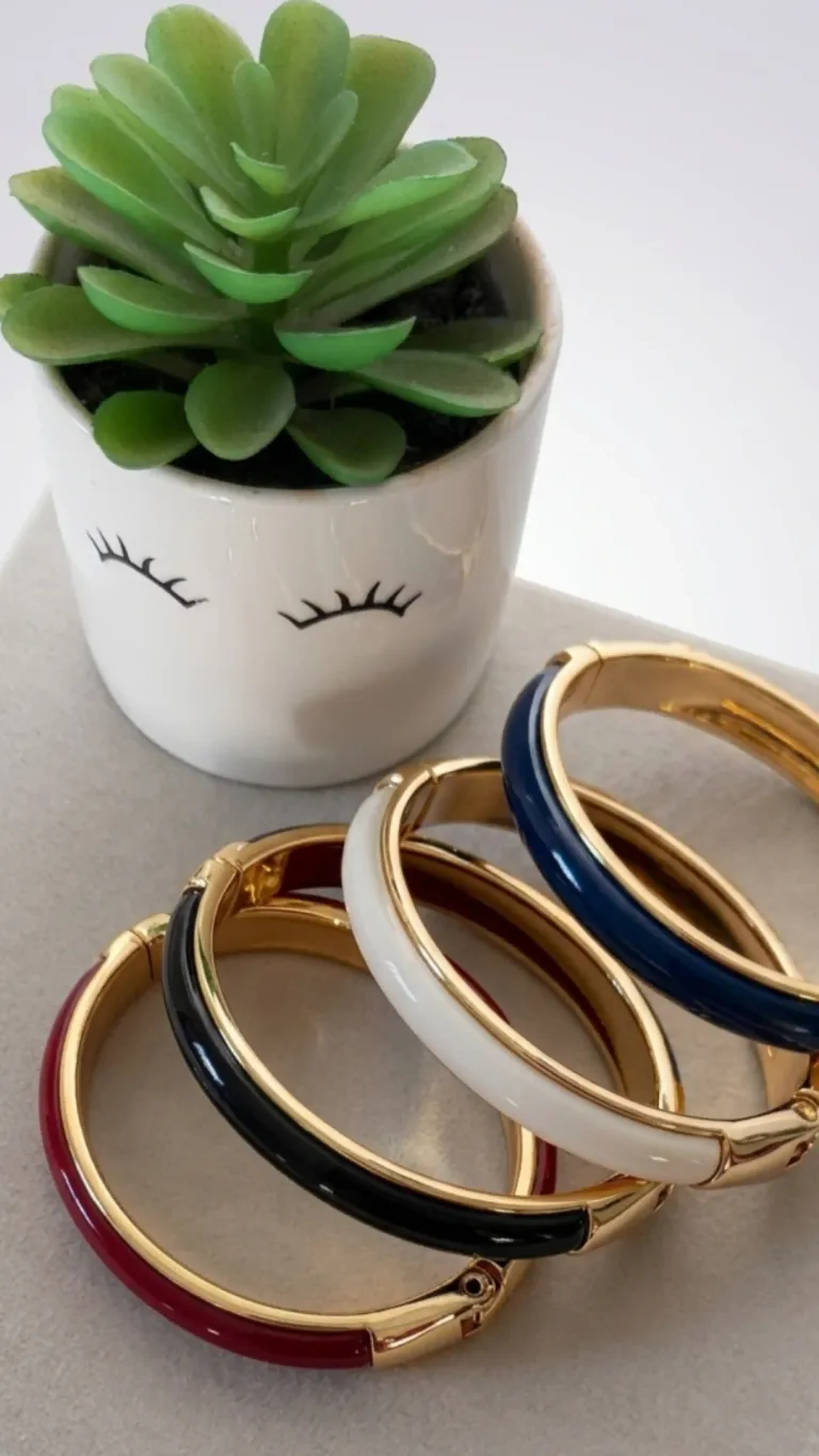 Bracelete com aplicação em resina imagem