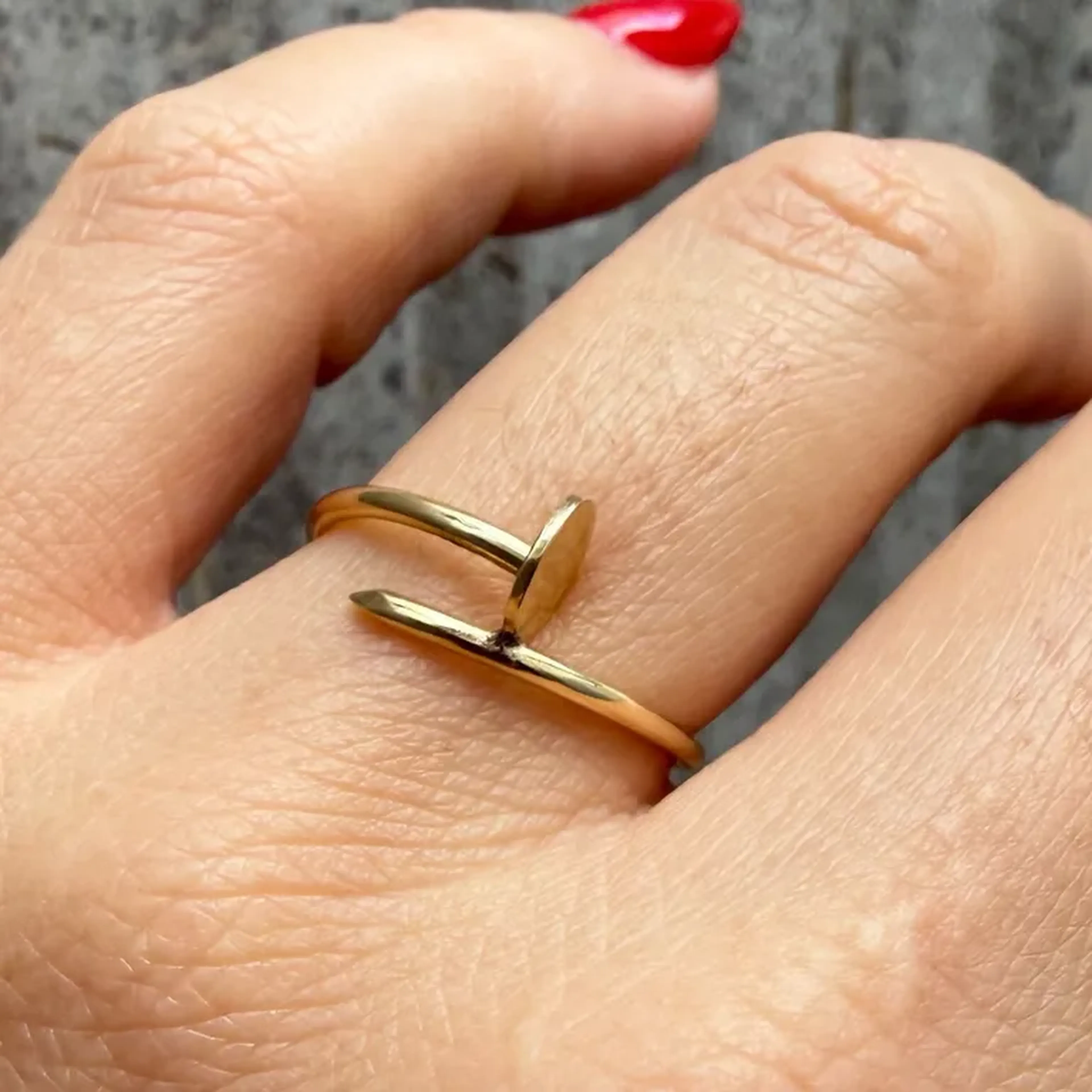 Anel prego ouro 18k imagem