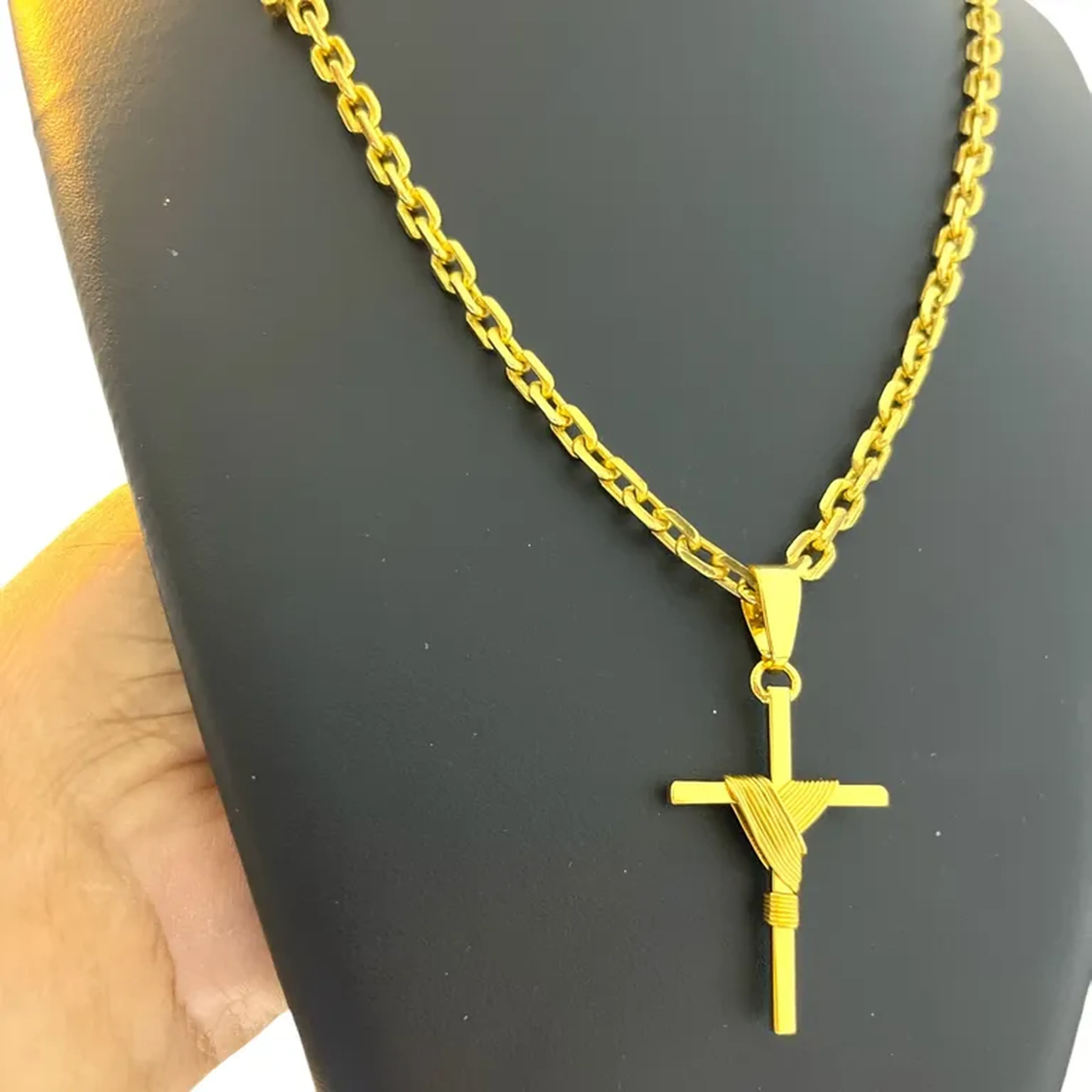 Cordão cadeado 5mm + ping Cruz banhado a ouro 18k imagem