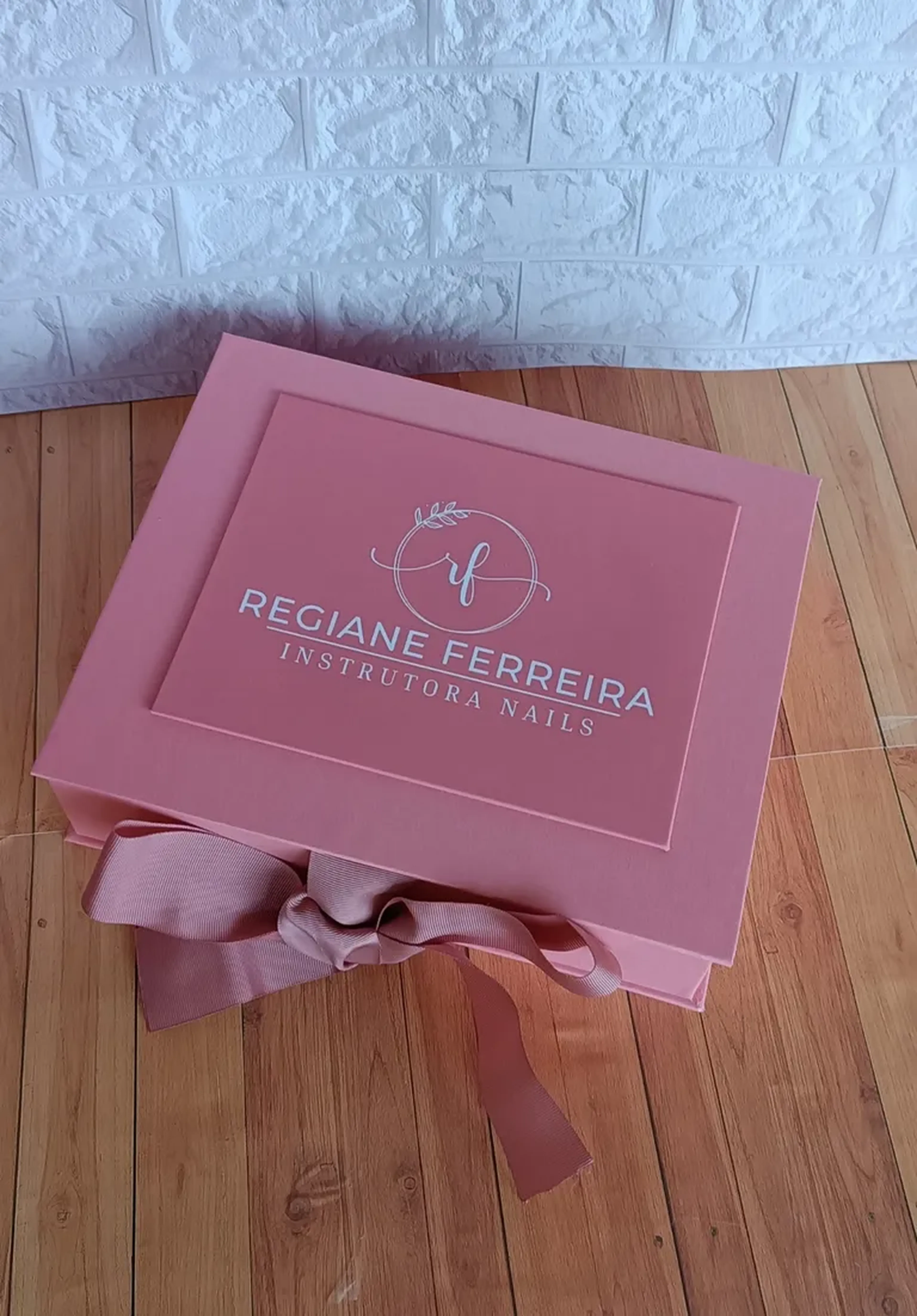 Caixa Rígida 24x18x5,5 cm com Laço – Personalizada ou Lisa imagem