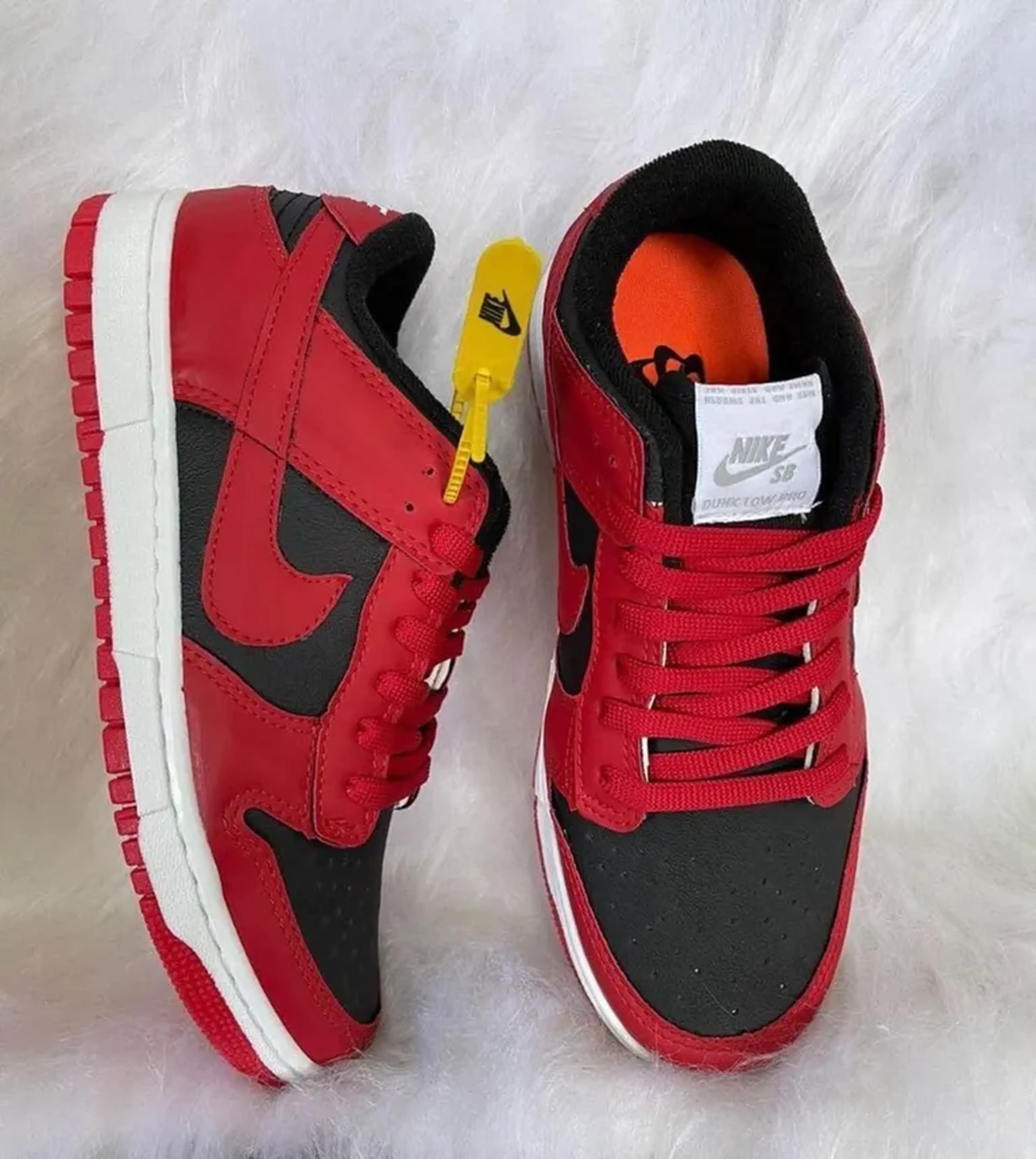 Tênis Vermelho imagem