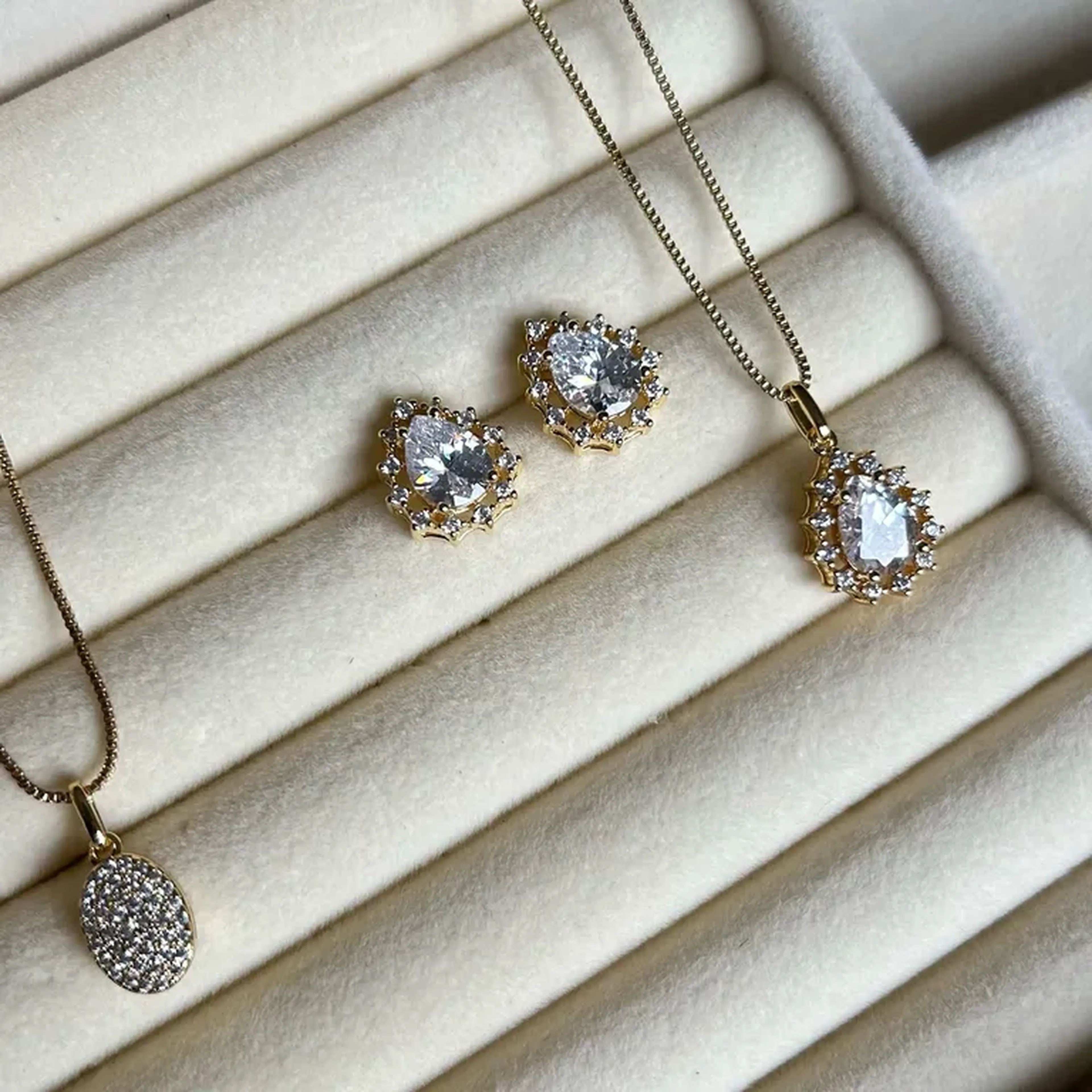 Conjunto Gota Cravejado imagem