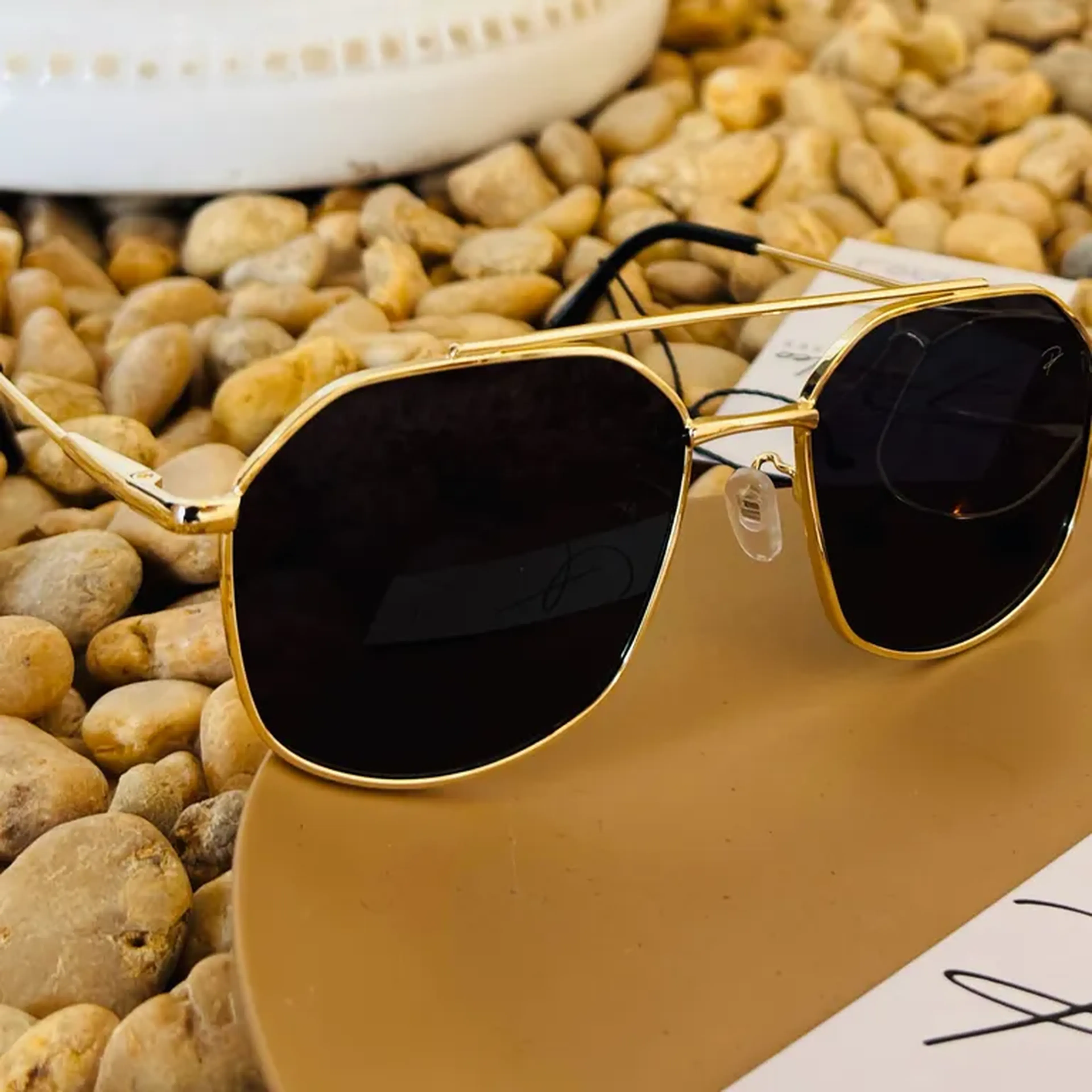 Virginia | Preto Dourado - Metal imagem