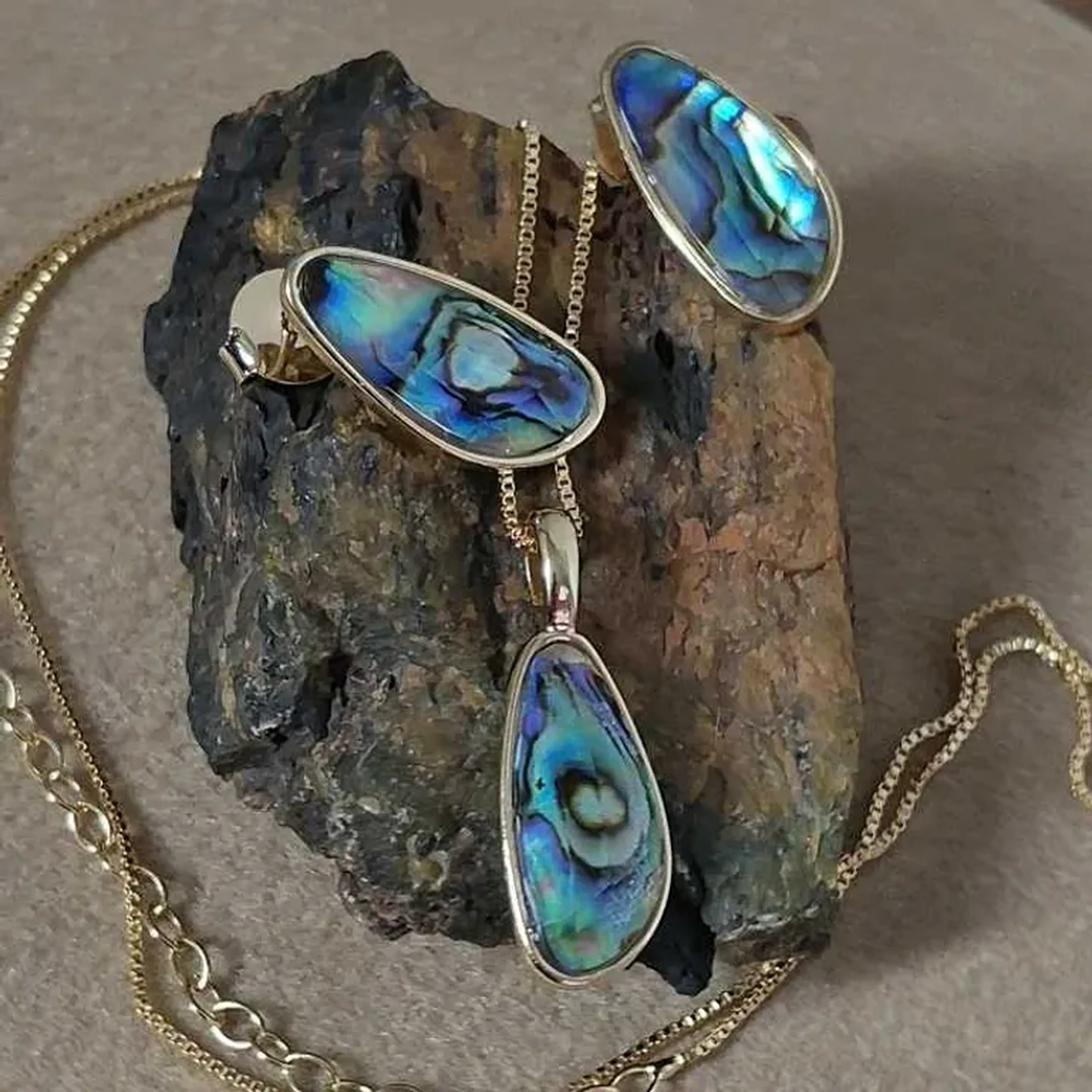 Conjunto Abalone Dourado – Impacto que Encanta imagem