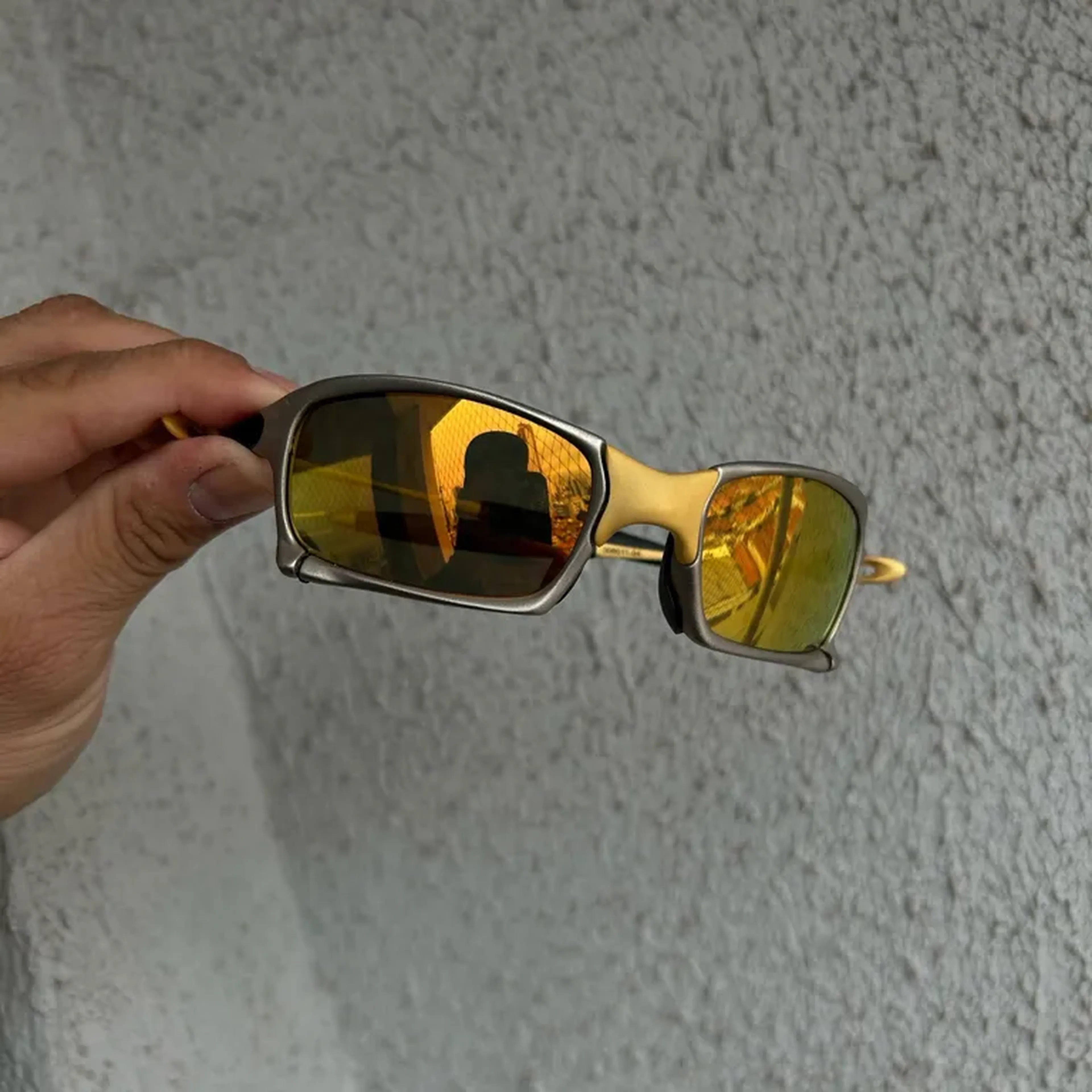 Squared 24k imagem