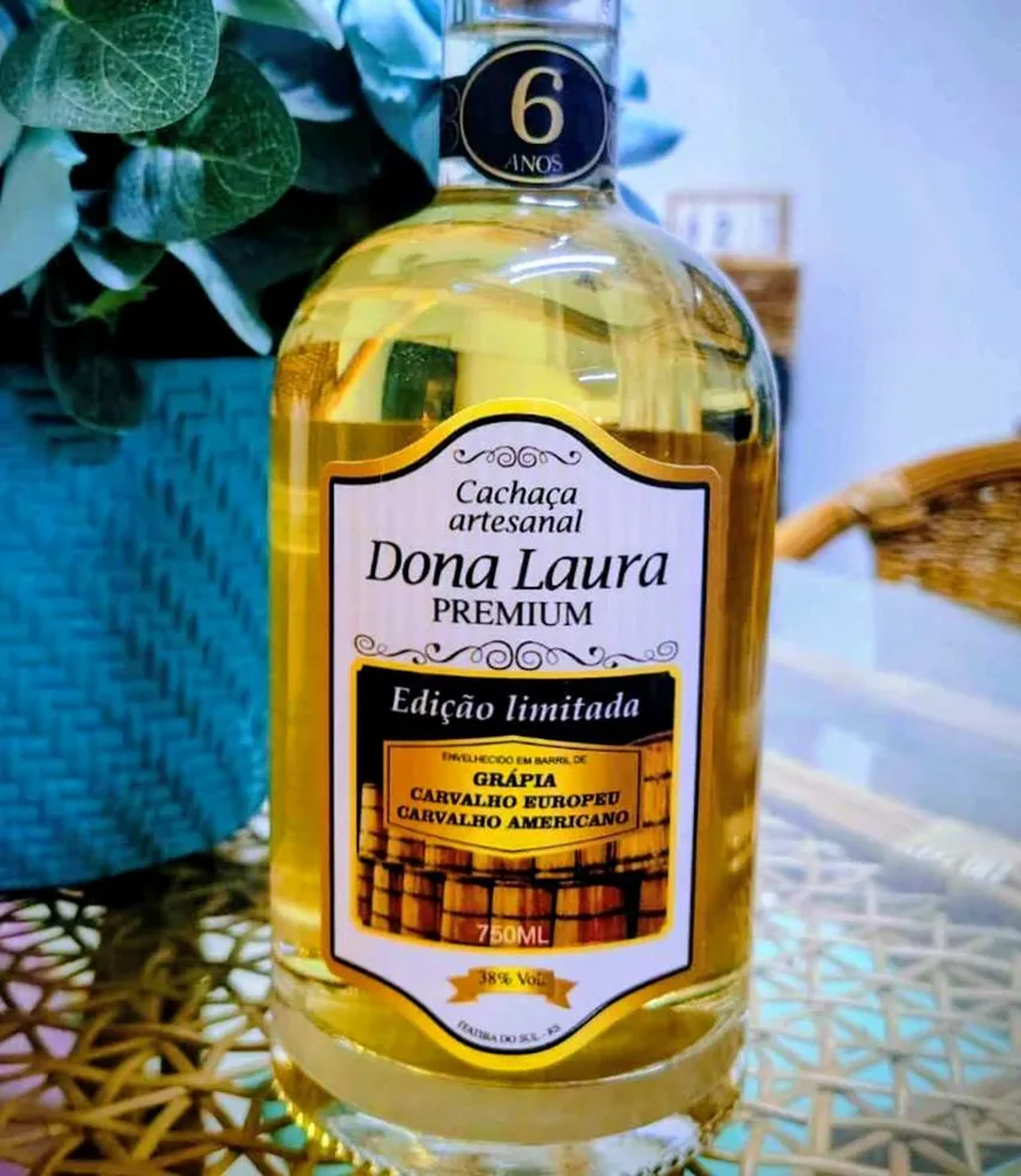 Cachaça Dona Laura Edição Limitada 6 anos imagem