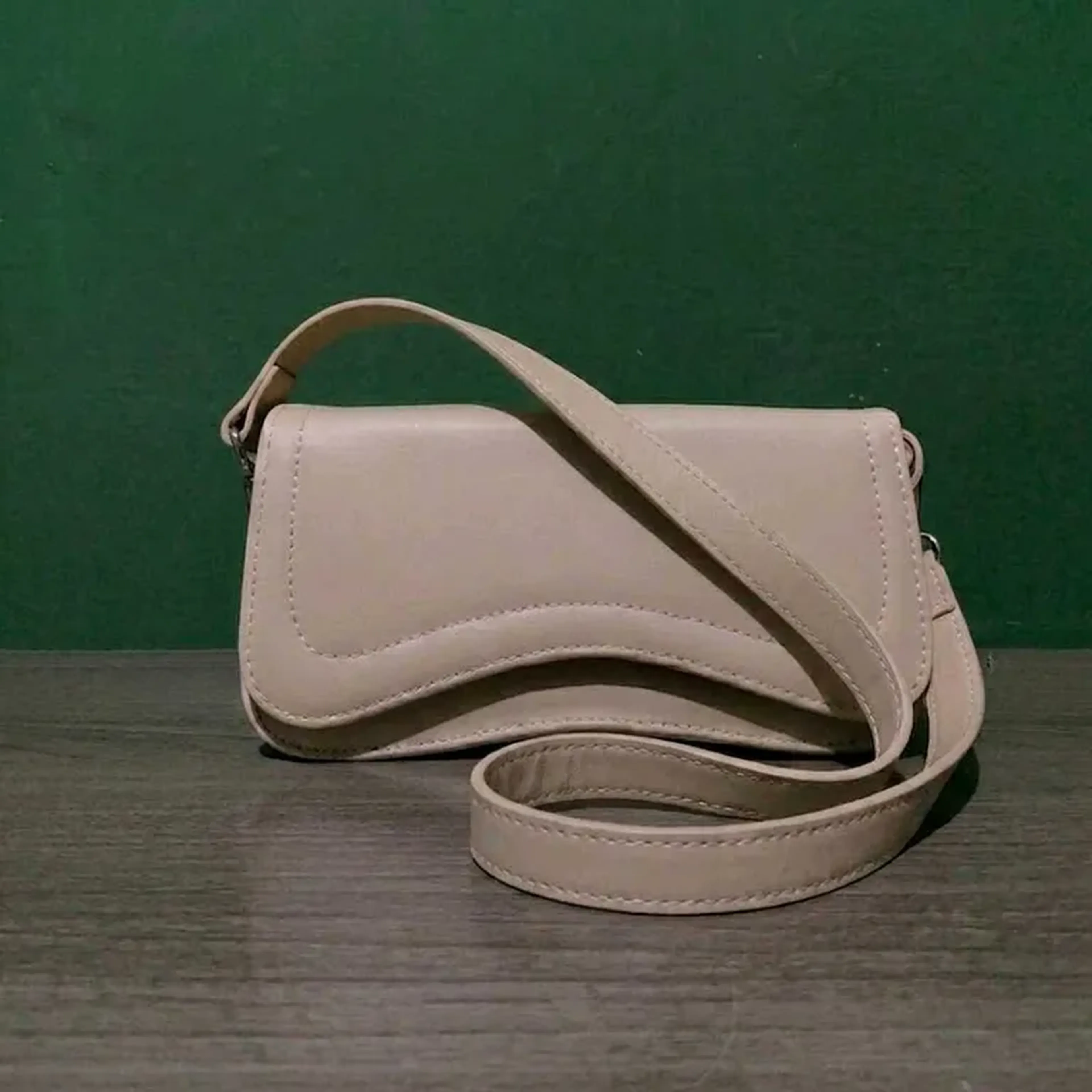 Bolsa Feminina Transversal Bege imagem