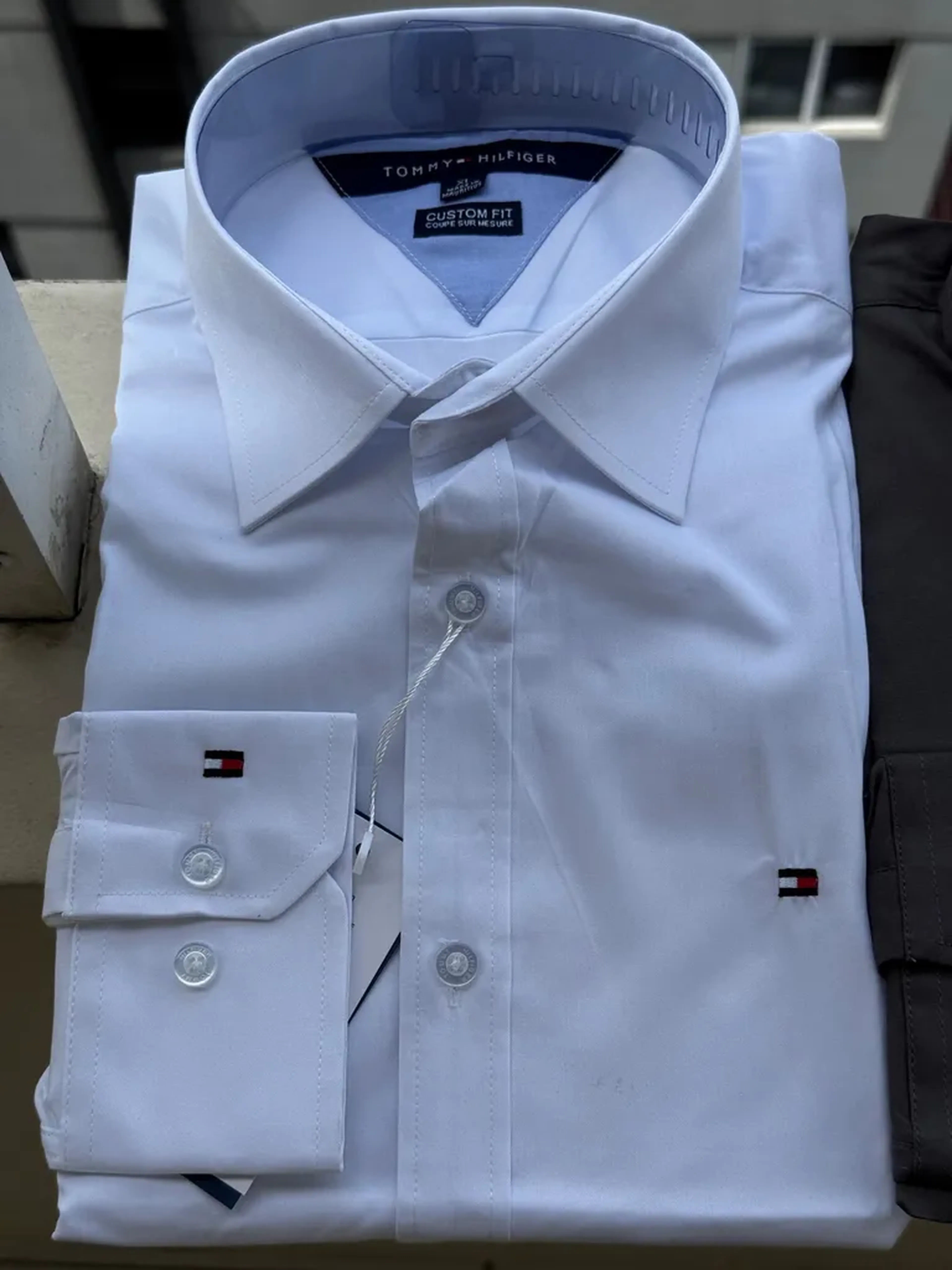 Camisa Branca Tommy Hilfiger imagem