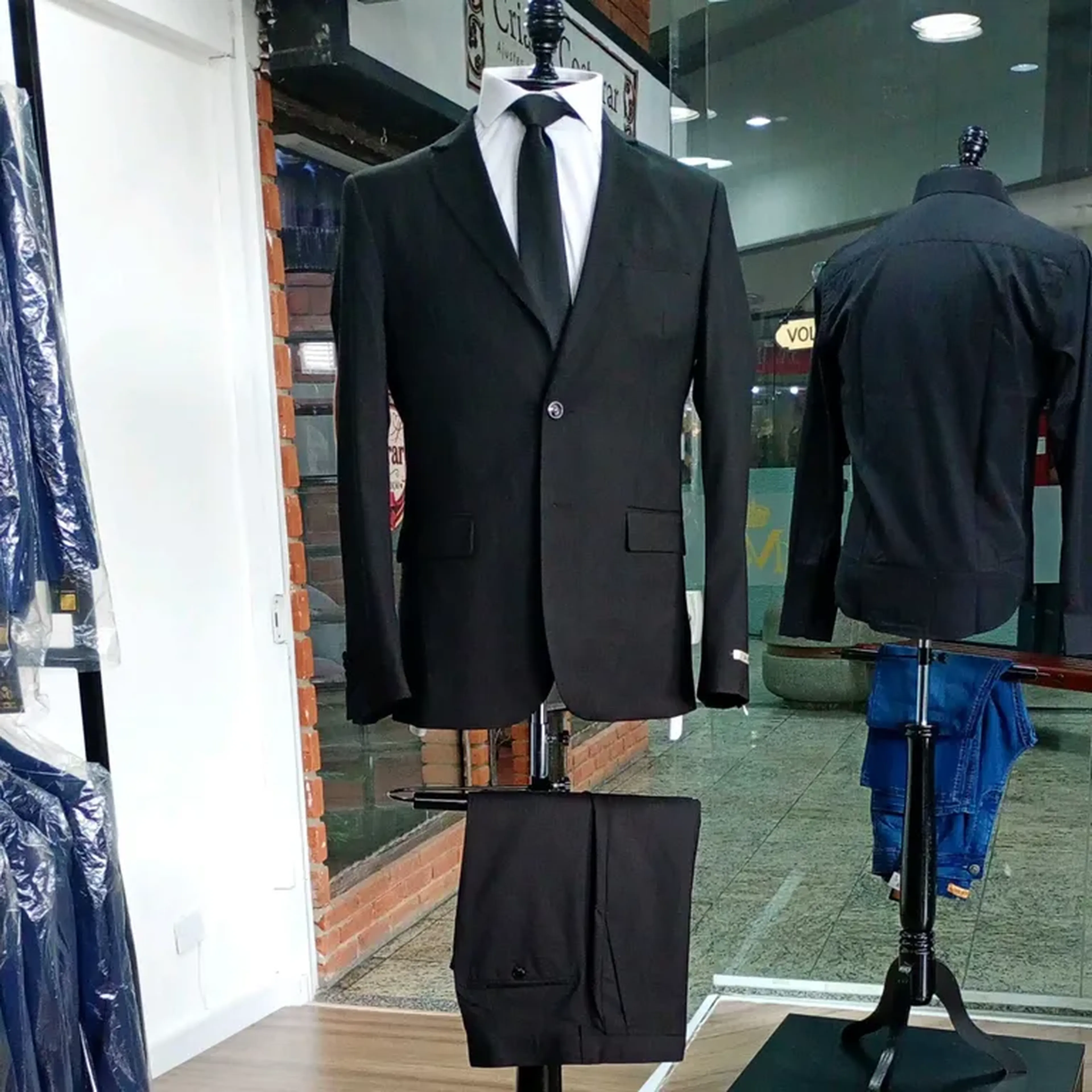 Terno Preto Slim Fit imagem