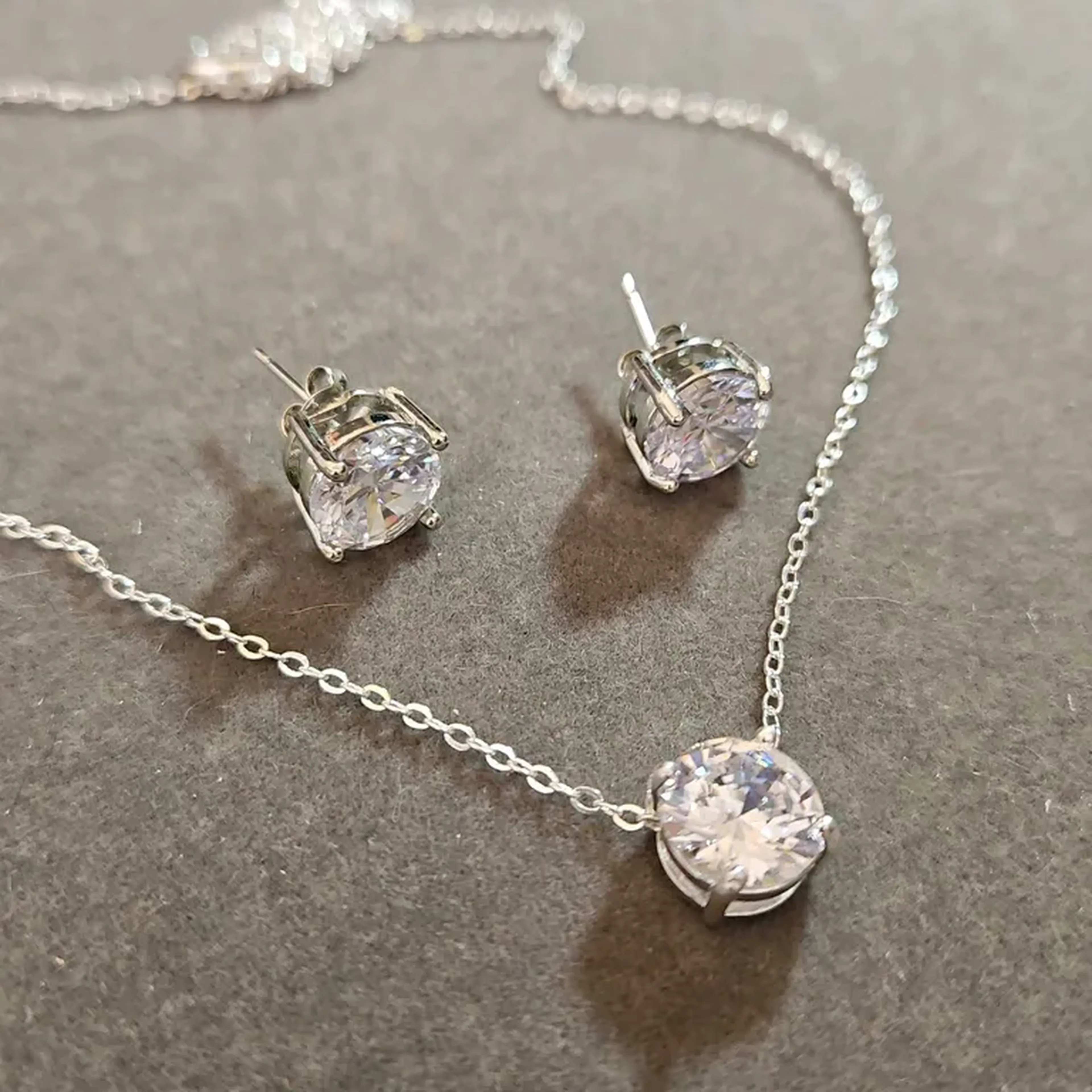 Conjunto de zircônias 11mm no banho prata 925 imagem