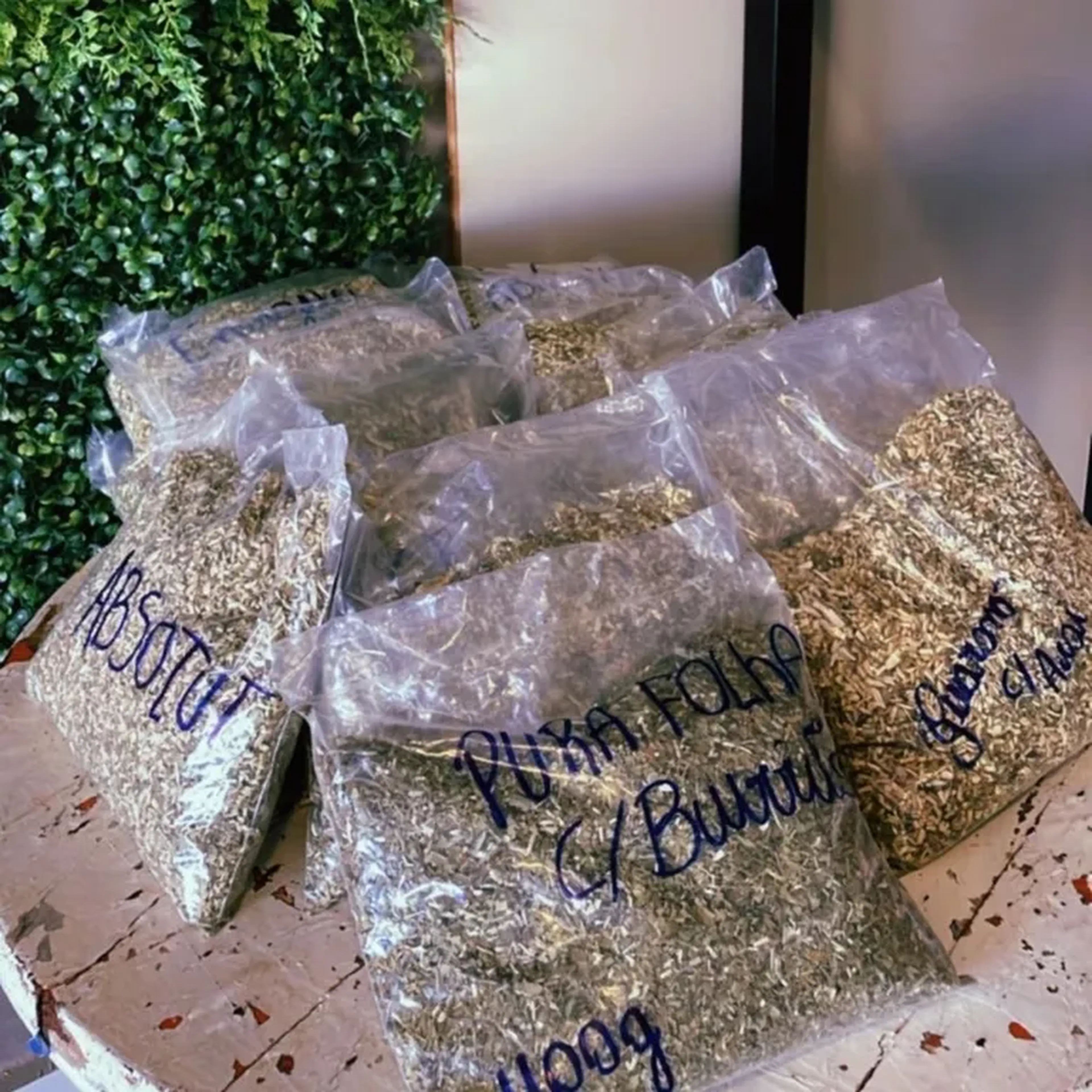 Sacos de erva de 500g de diversos sabores imagem