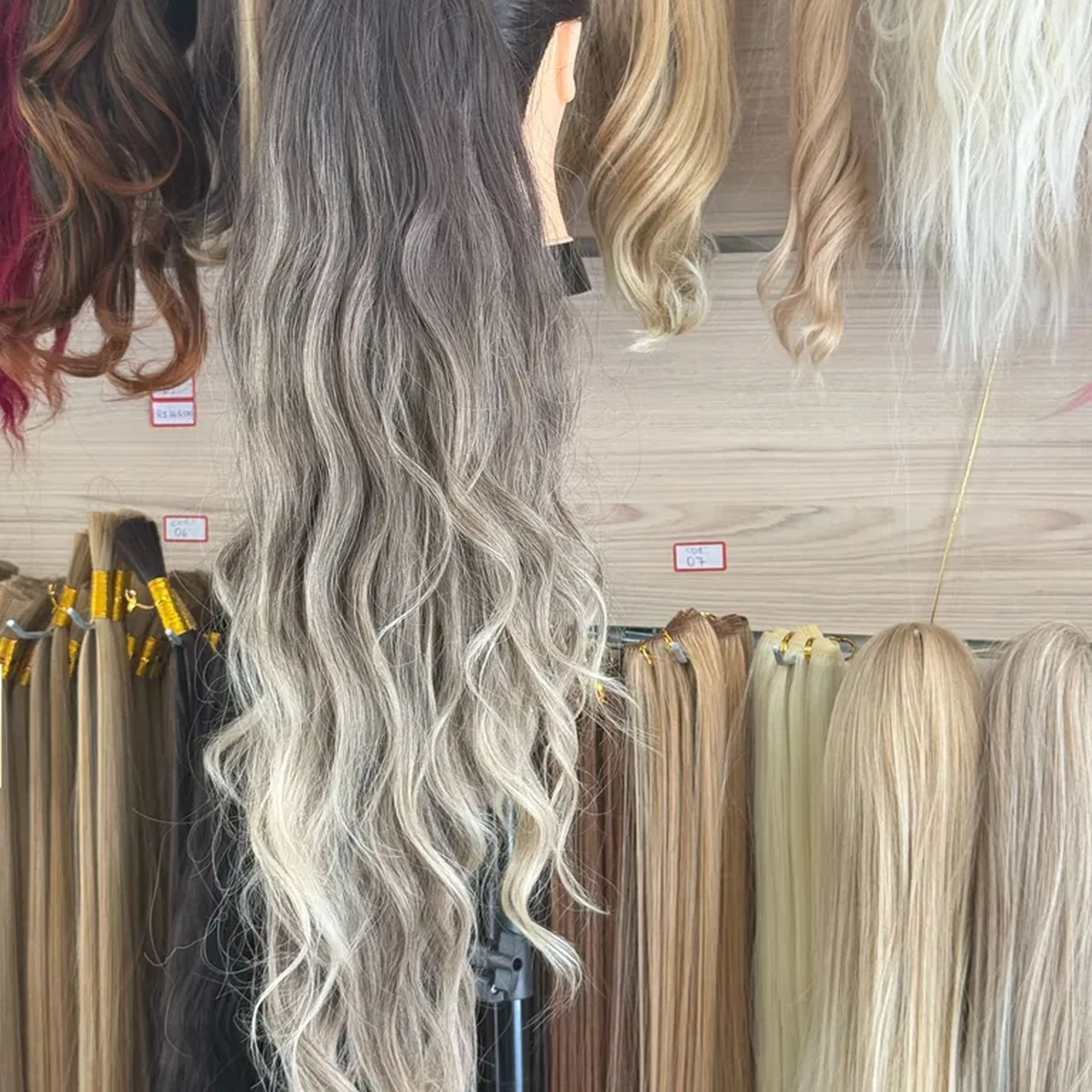 Rabo de cabelo orgânico loiro raiz esfumada platinado imagem