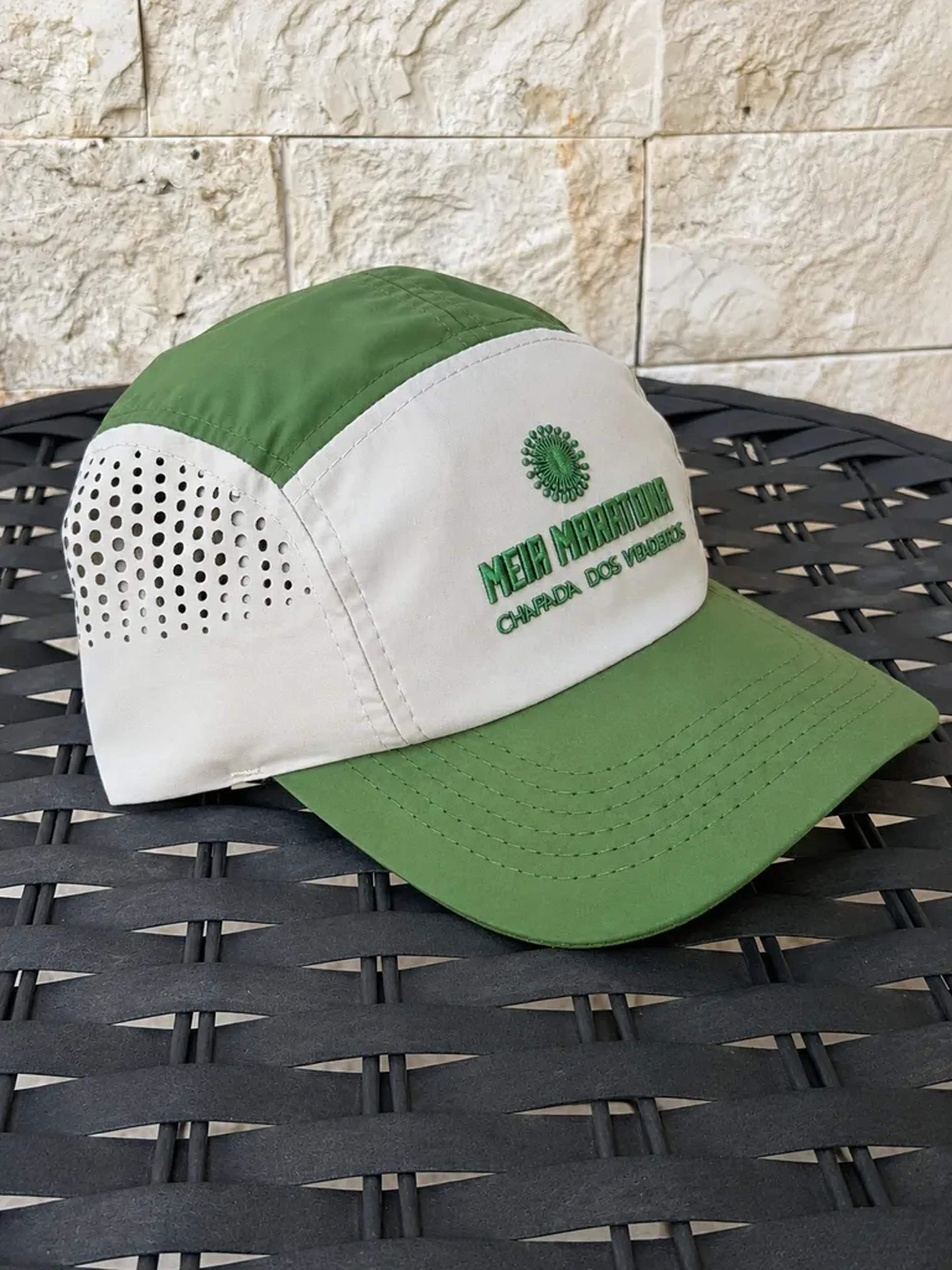 Boné bege e verde oliva imagem