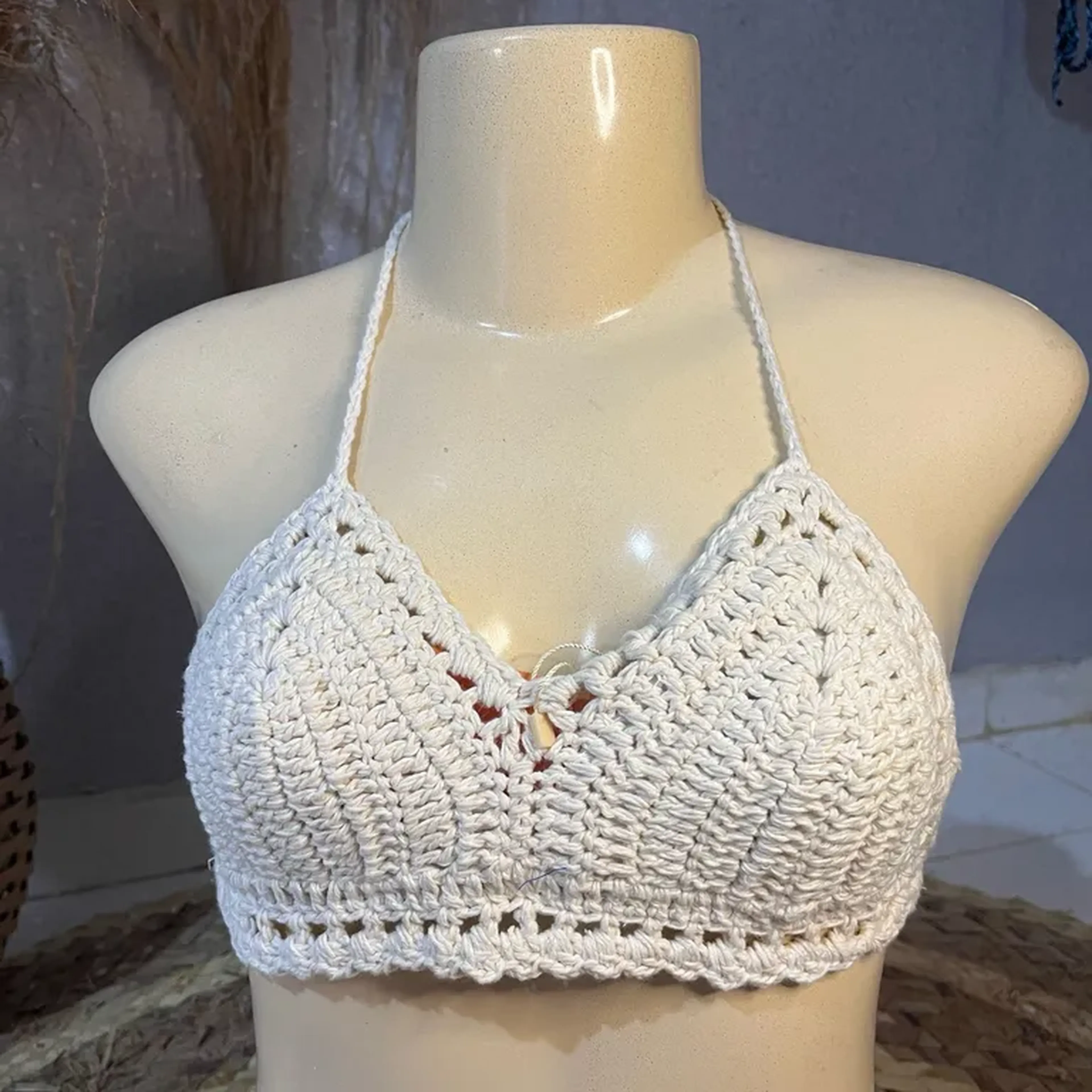 Cropped off white imagem