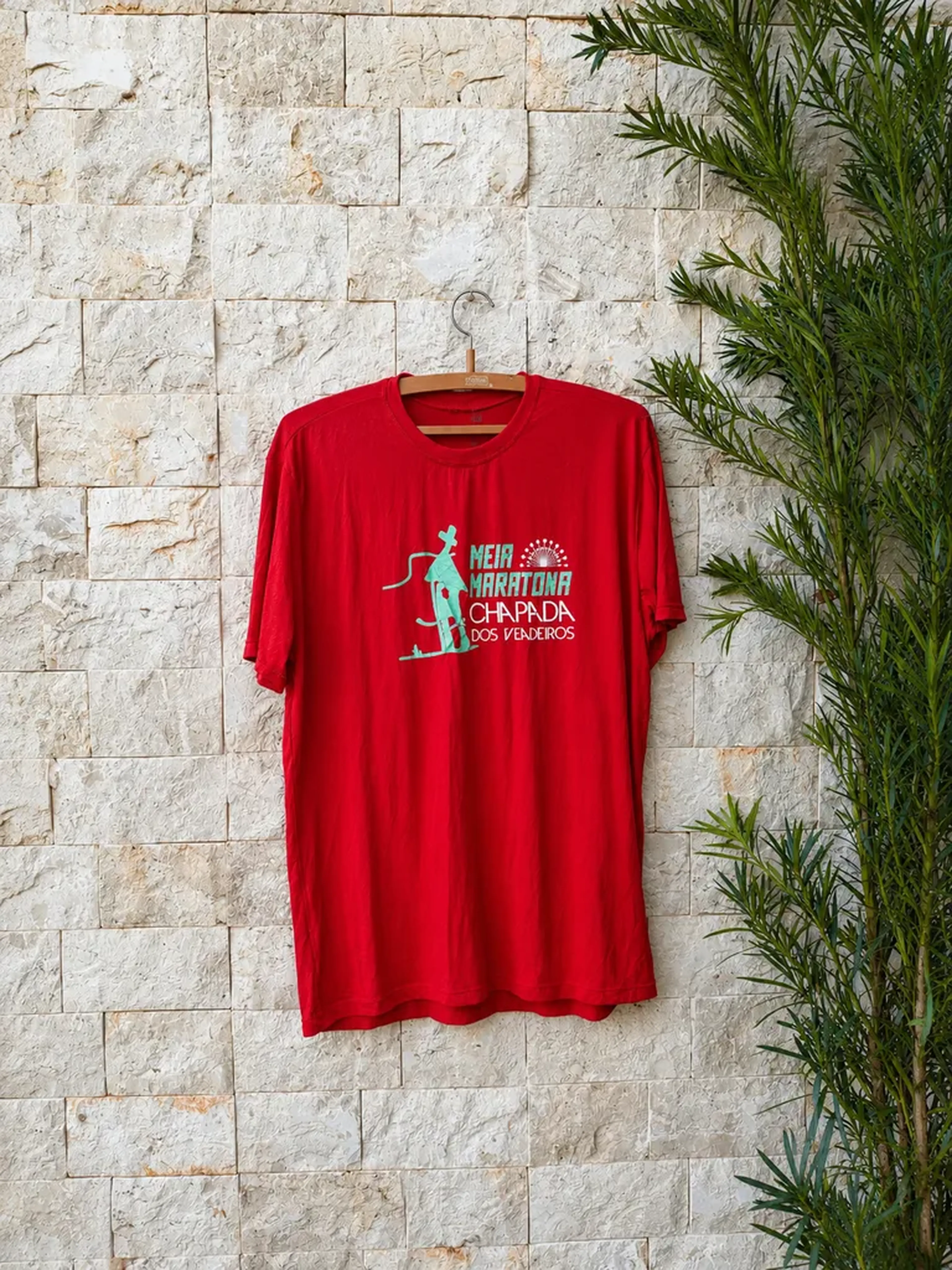 Blusa vermelha Igrejinha de São Jorge imagem