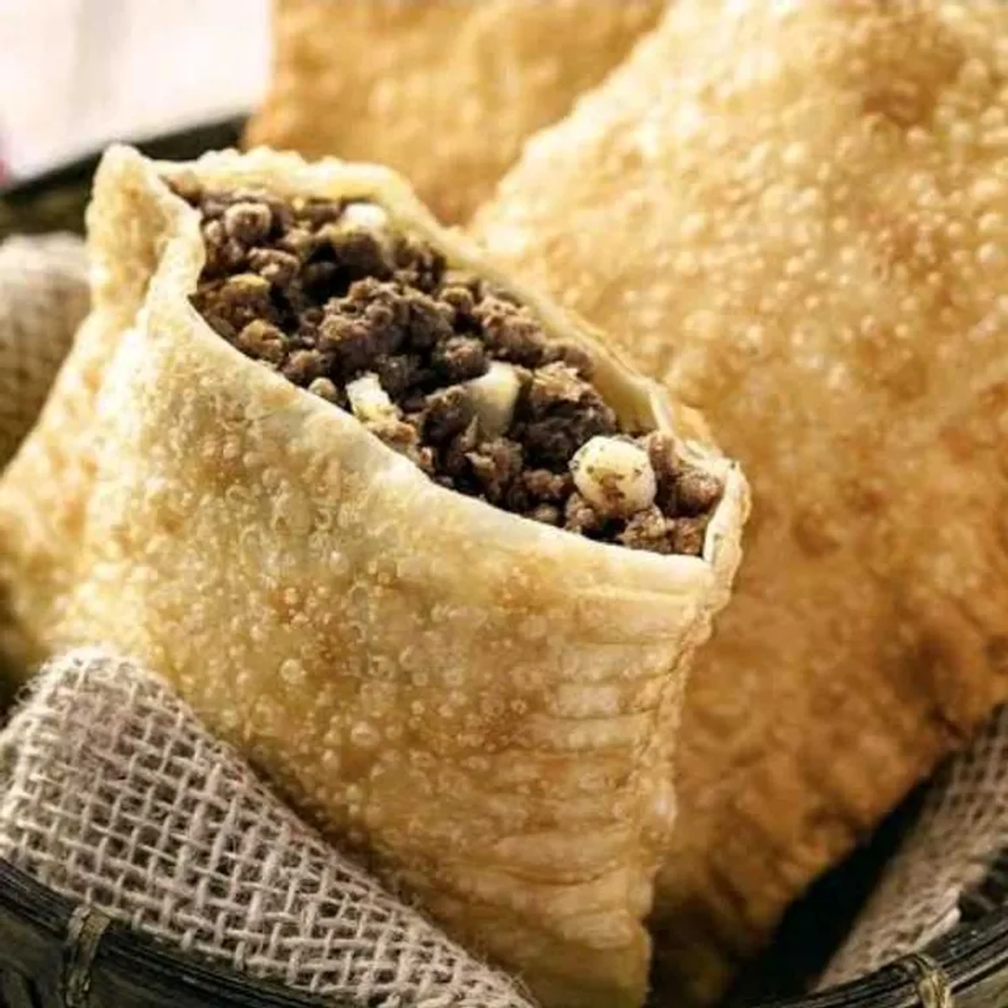 Pastel de Carne e Queijo imagem