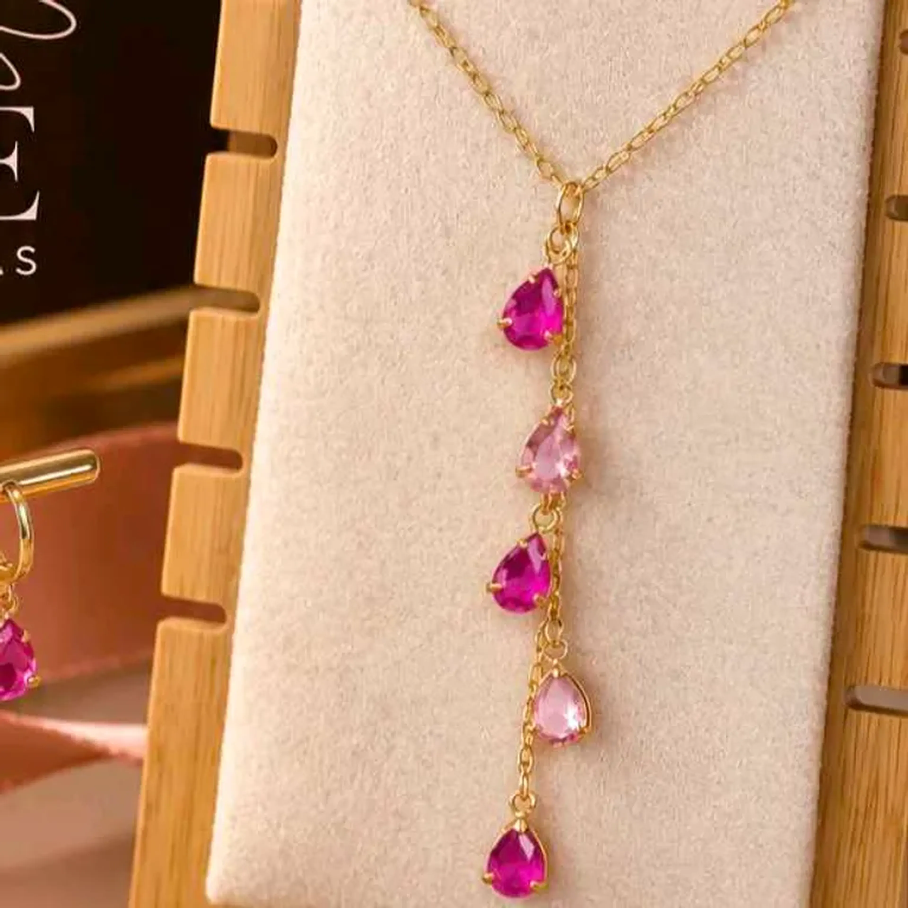 Colar gravatinha Pink Fúscia imagem