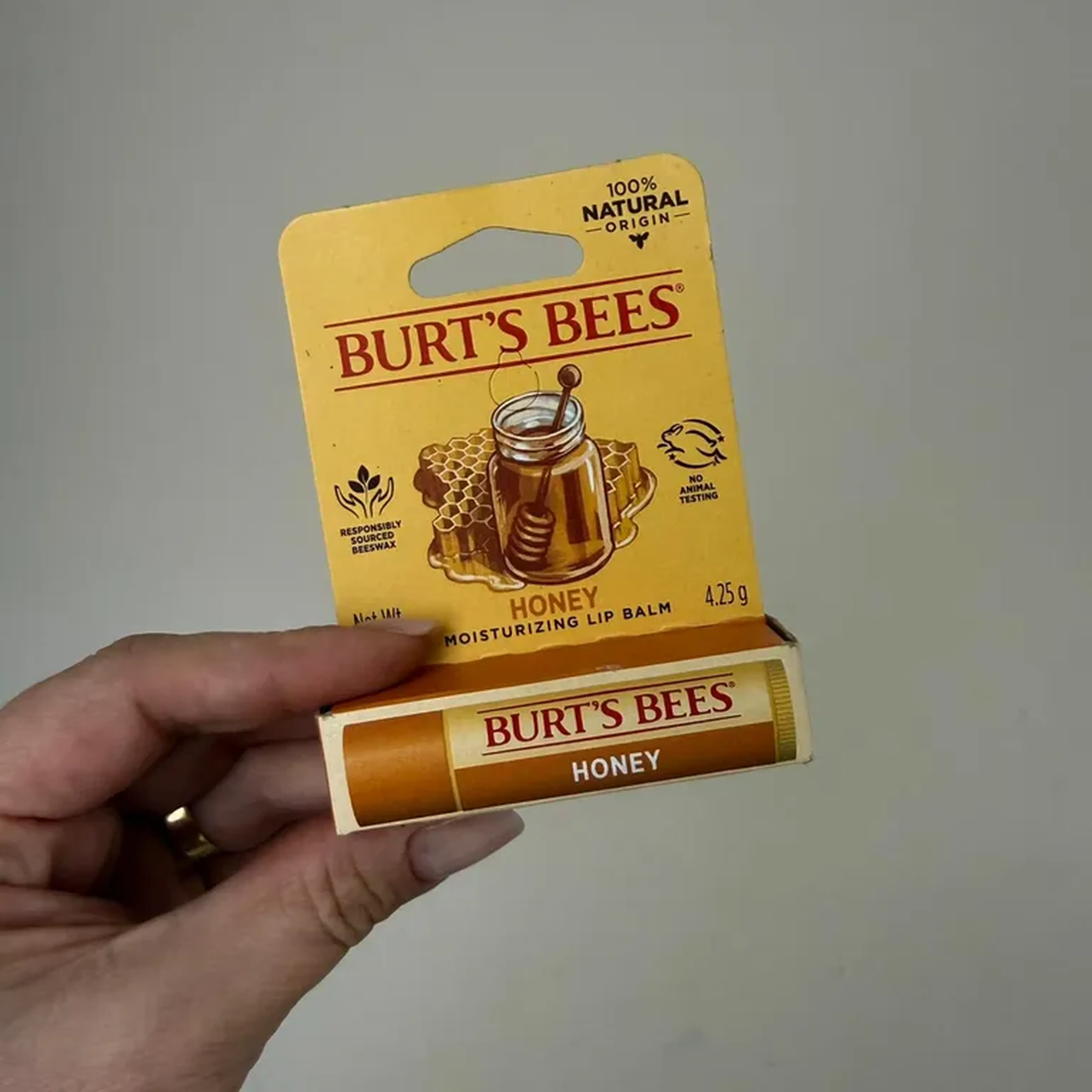 Burt's Bees Moisturizing Lip Balm Honey imagem