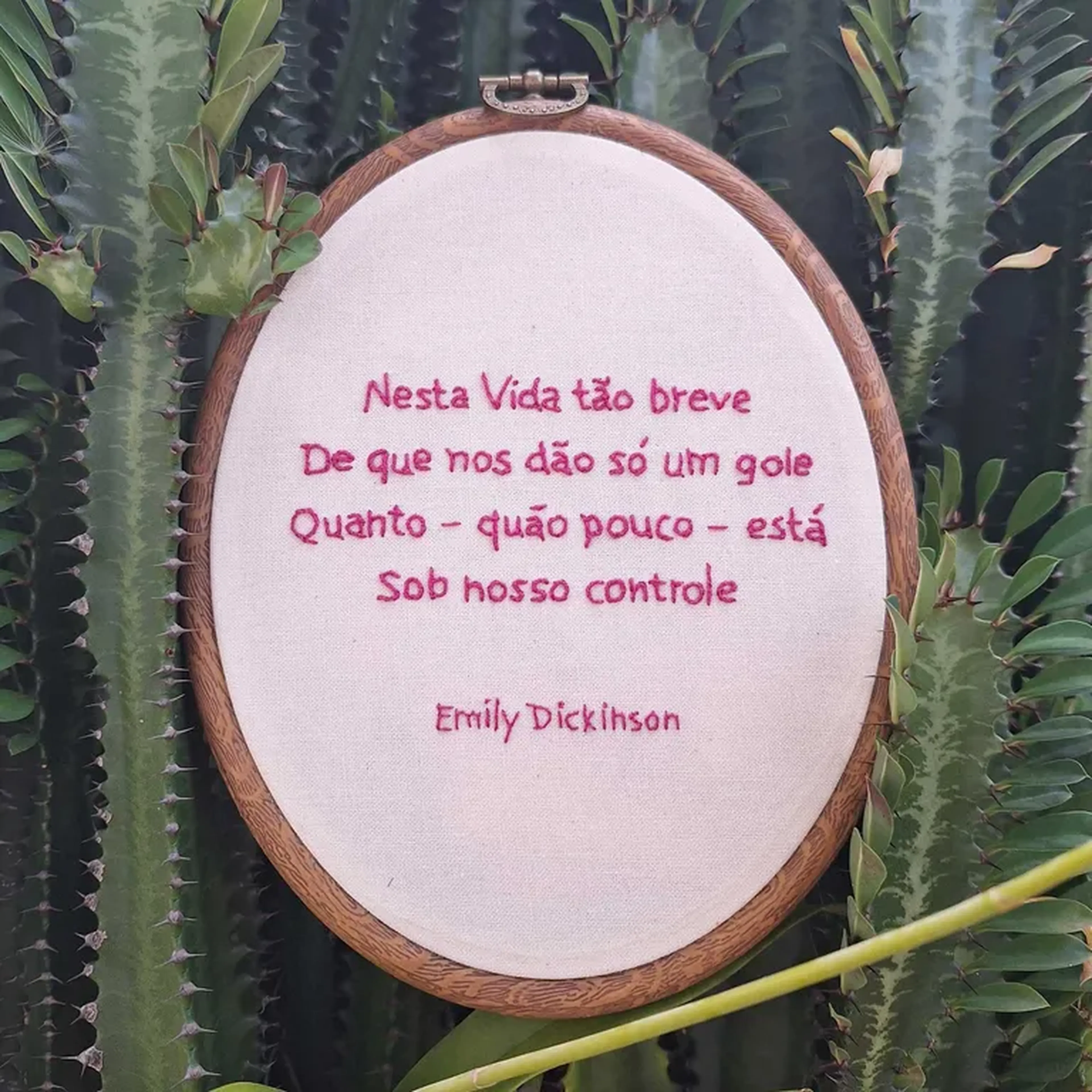 Bordado Emily Dickinson imagem