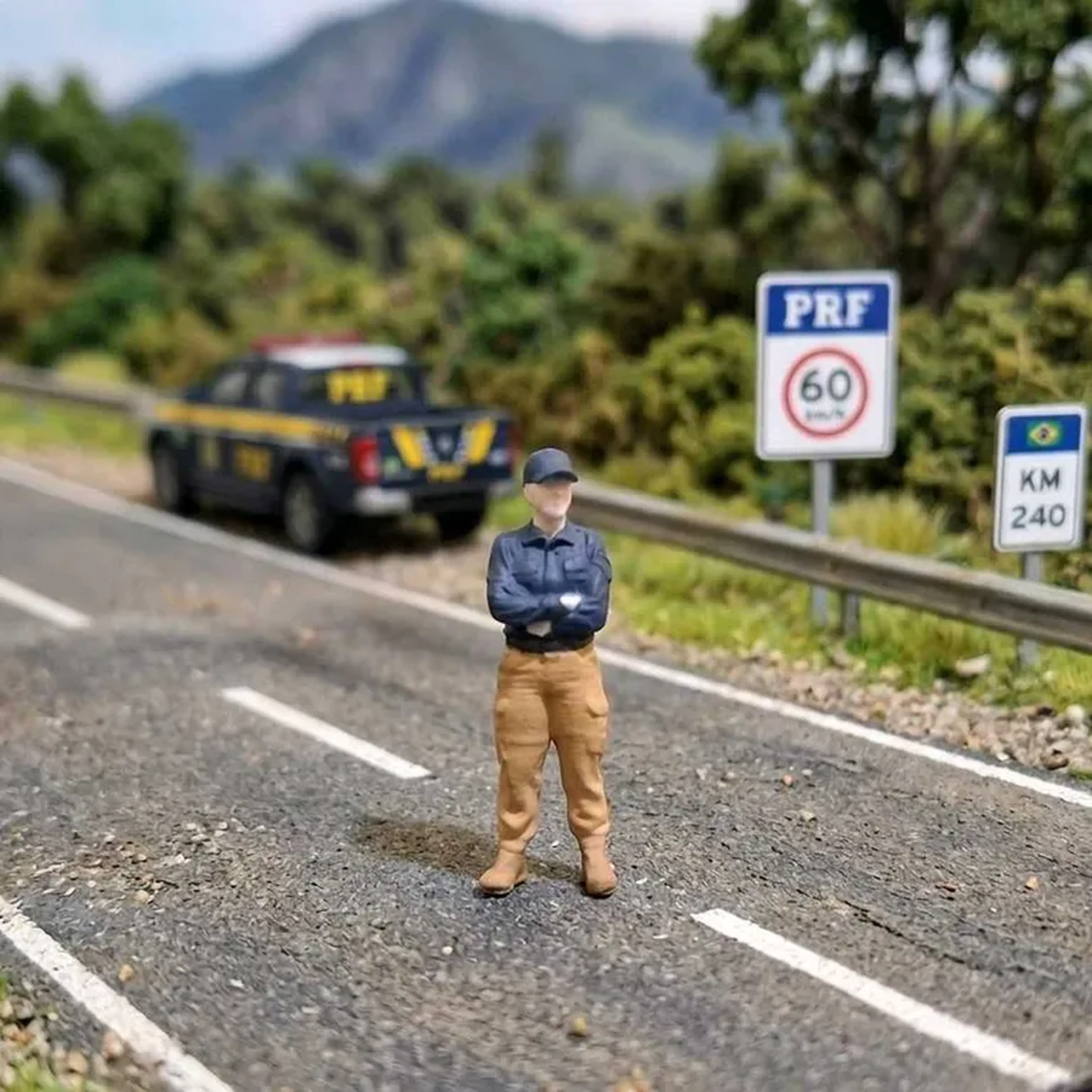 Policial PRF - 1:64 imagem