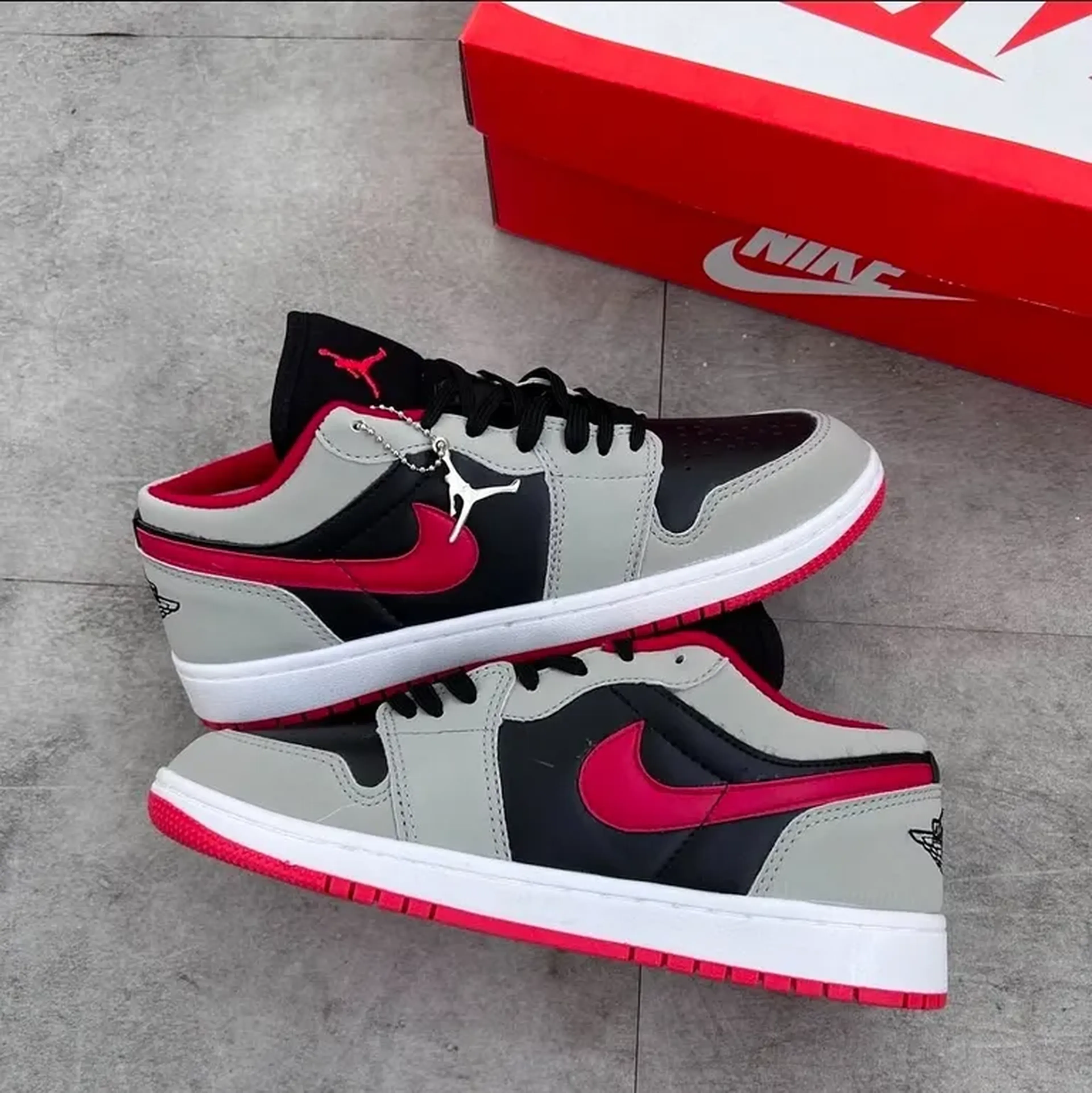 Tênis Nike Jordan Low Supreme imagem
