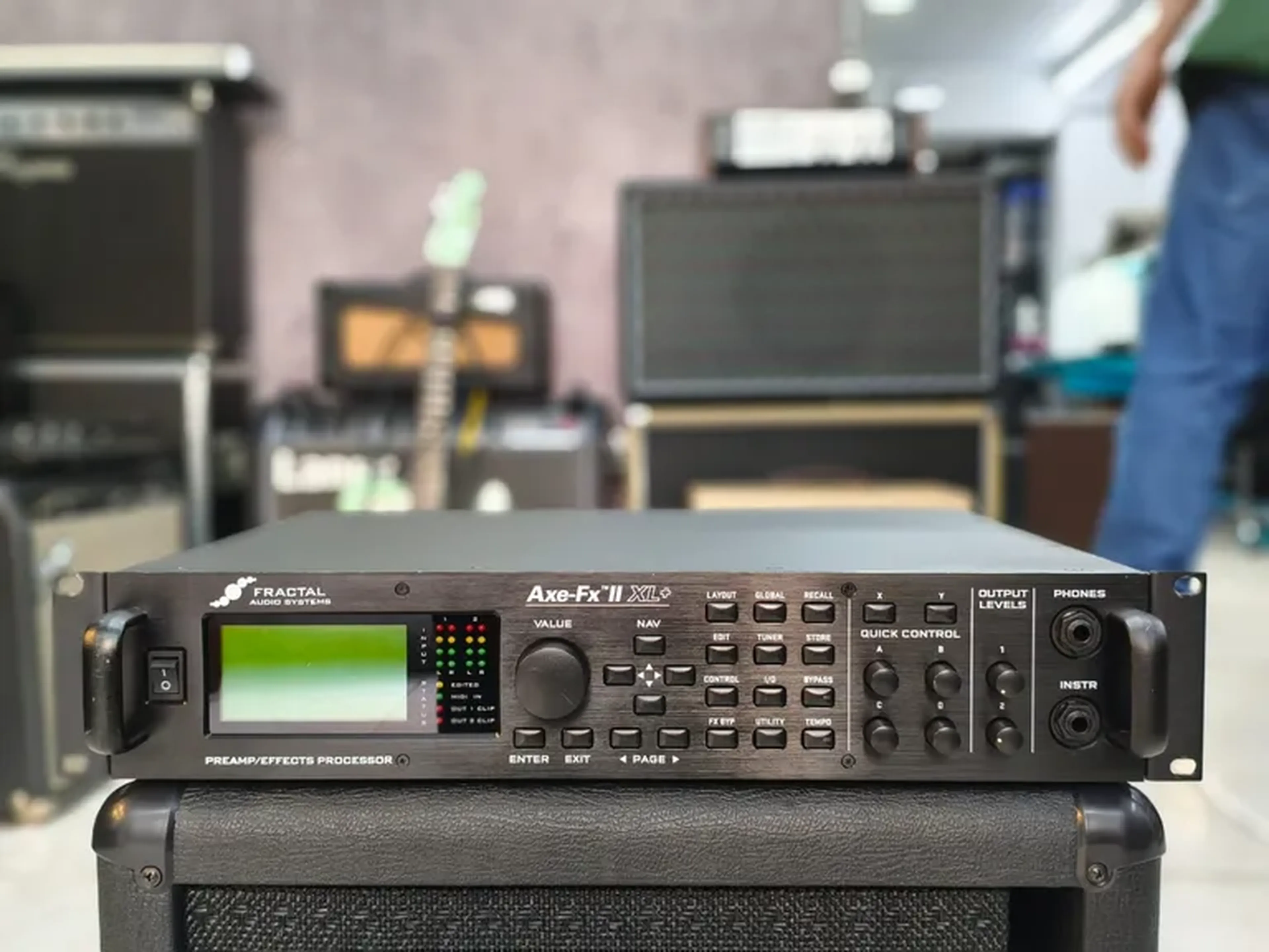 Processador Fractal Axe-Fx II XL+ com case e controladora imagem