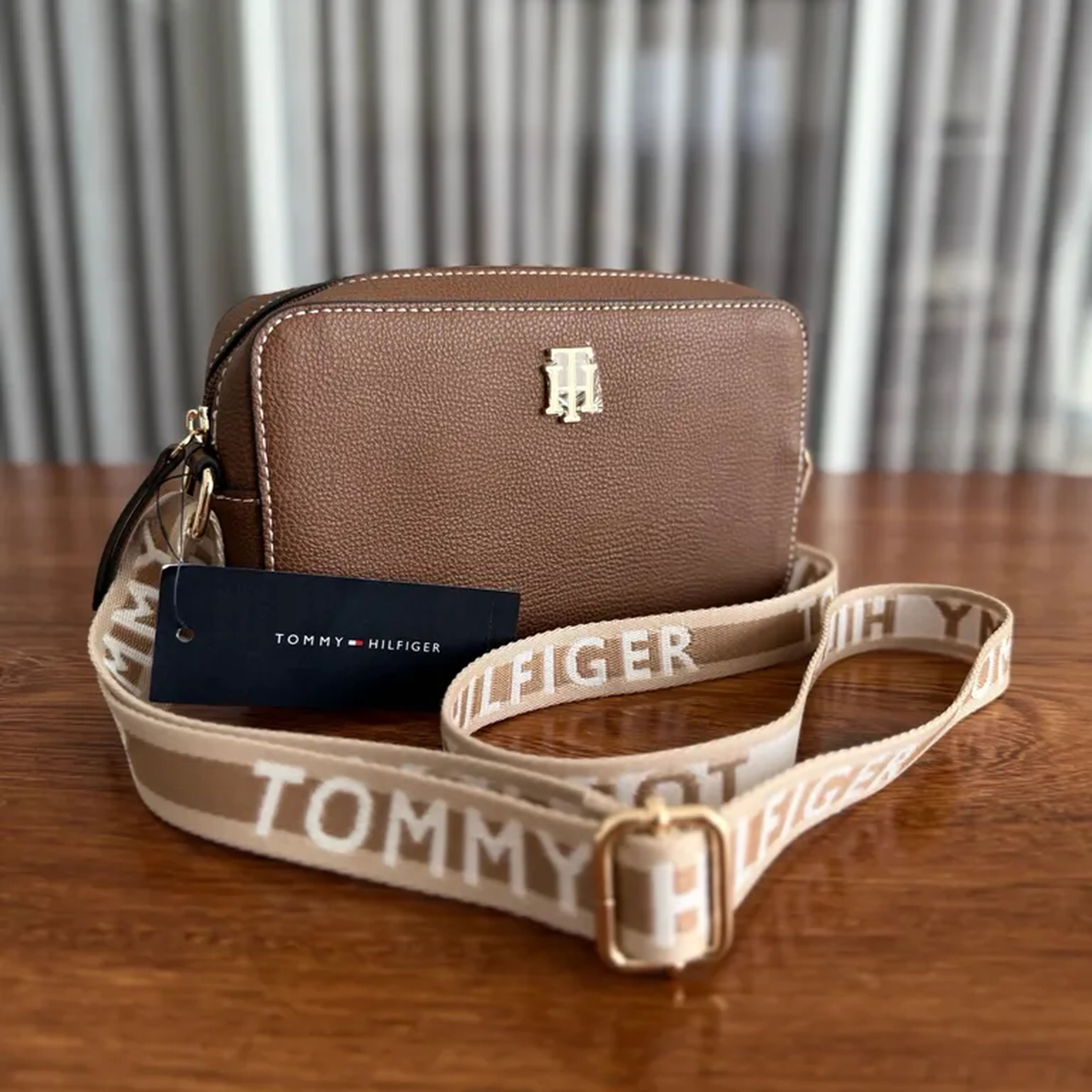 Tommy Hilfiger - Crossbody Caramelo Retangular imagem