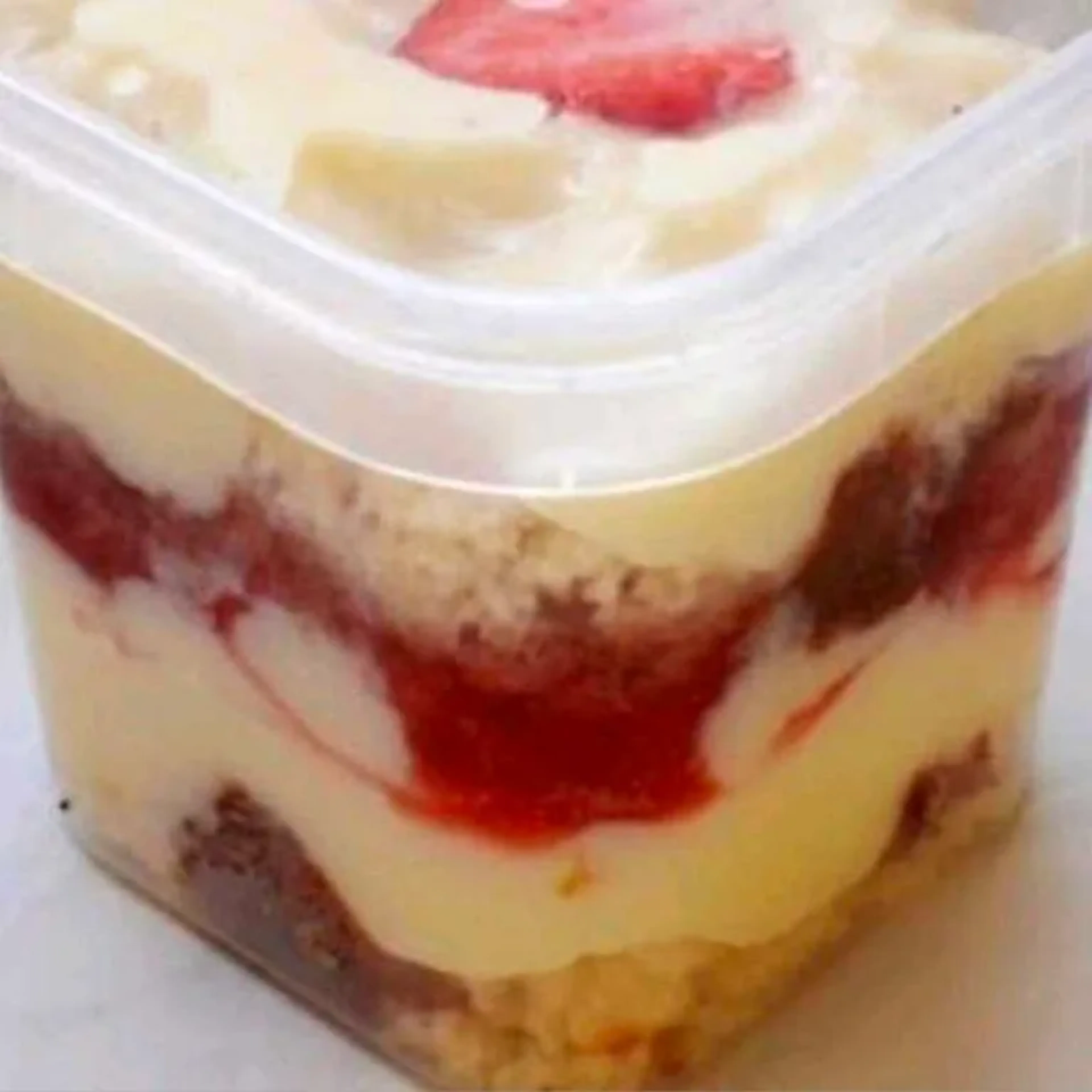 Mousse de Ninho com geleia de morango imagem