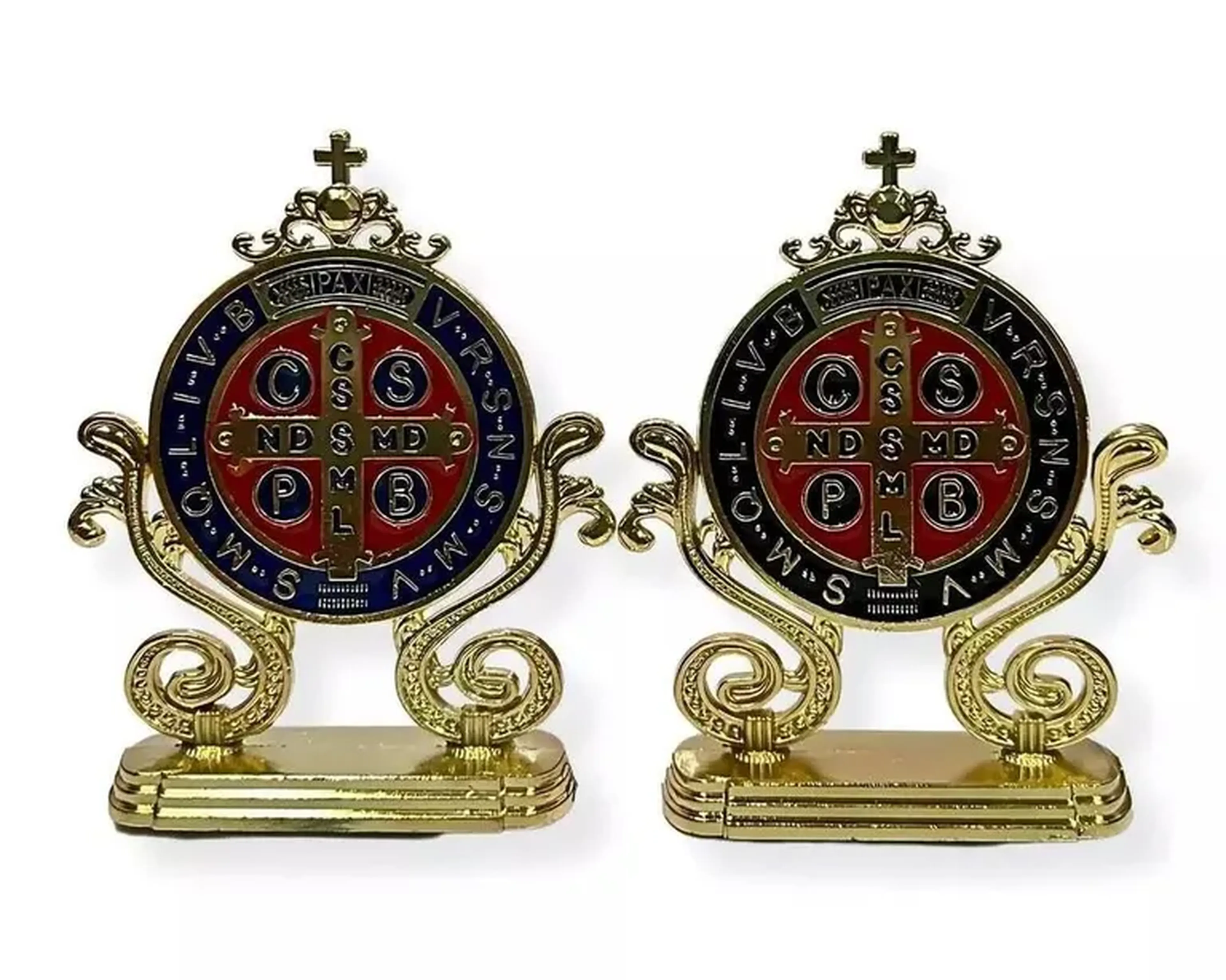 Medalha de São Bento dourada imagem