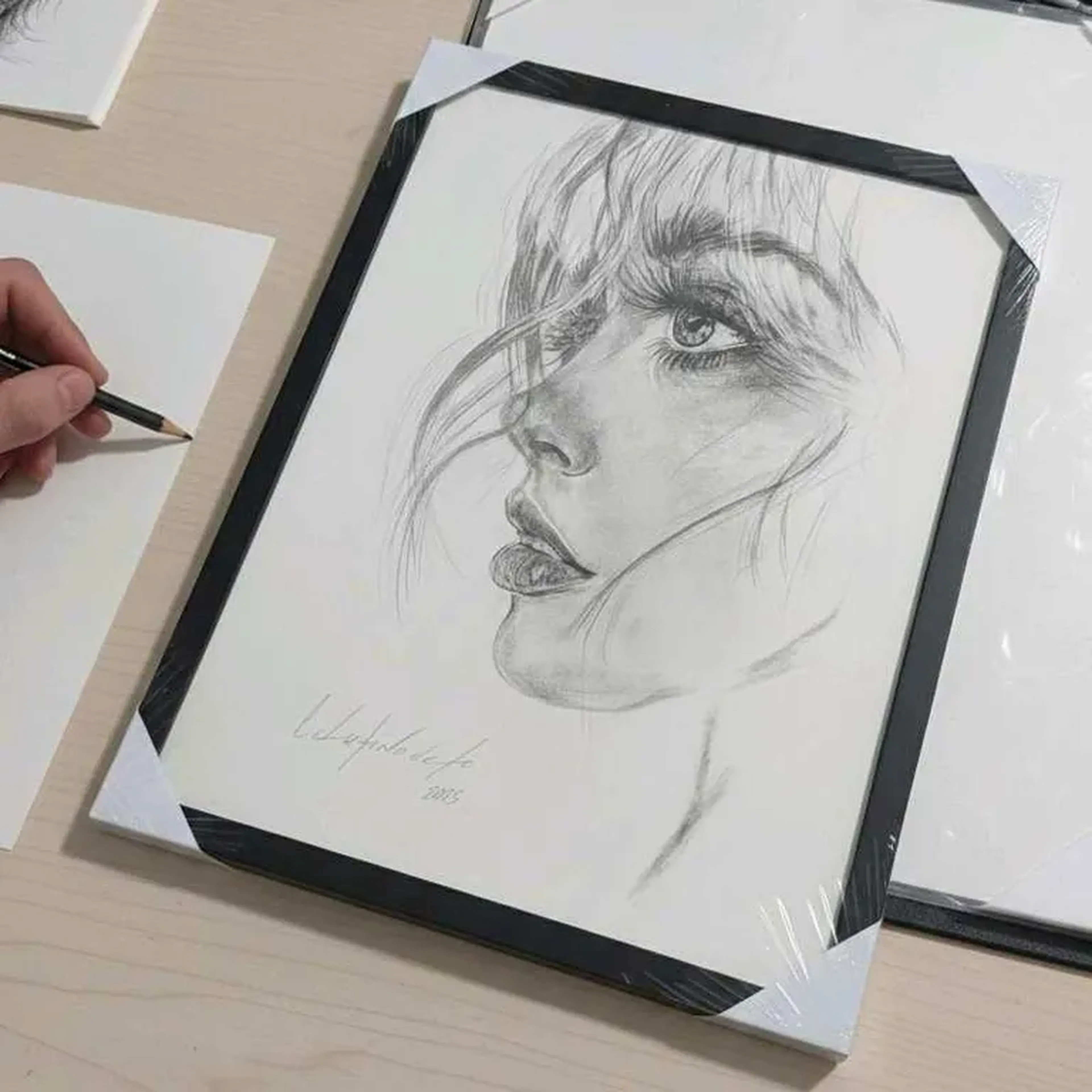 Retrato Realista Feito à Mão Lápis sobre Papel imagem