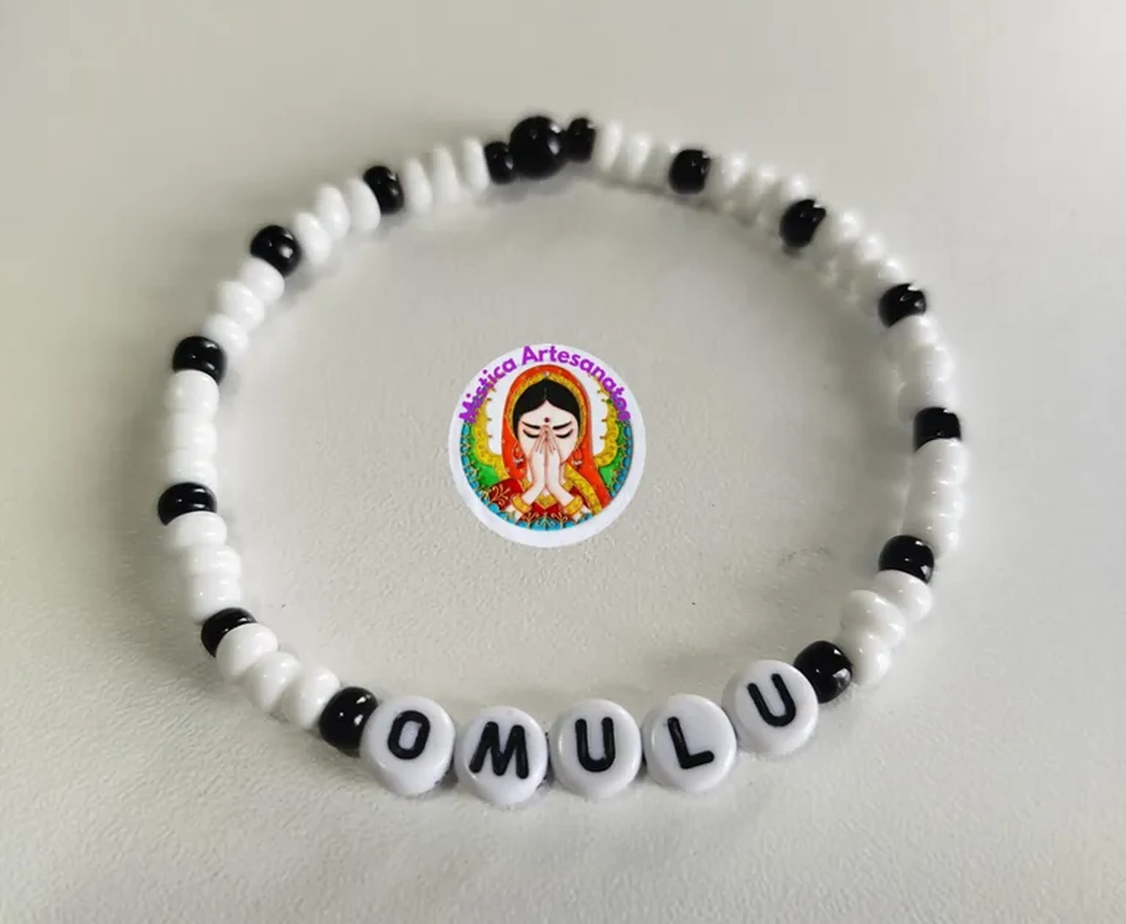 Pulseira de Proteção Omulu - Com Nome - Branco e Preto imagem