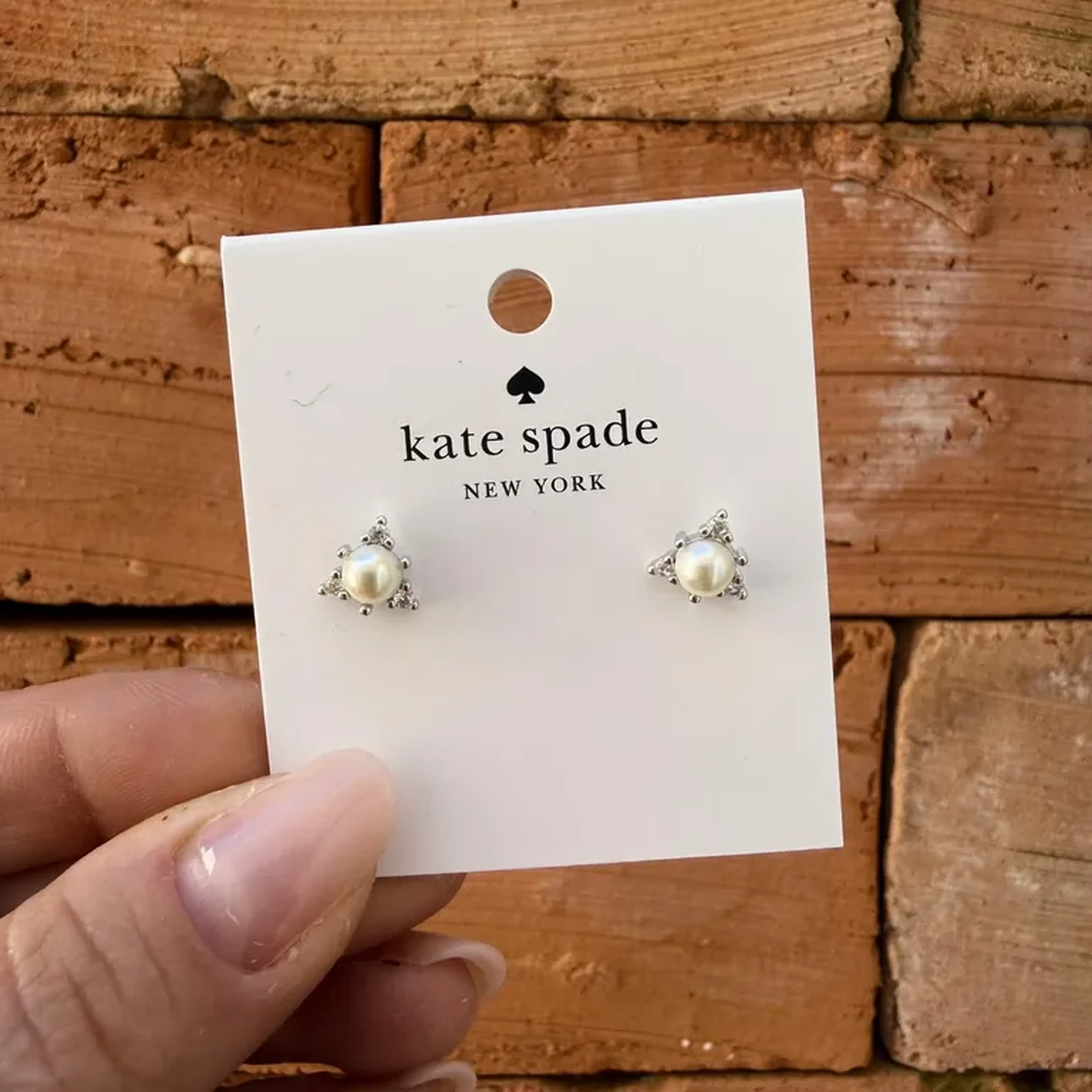 Kate Spade - Brinco Prateado com Pérola imagem