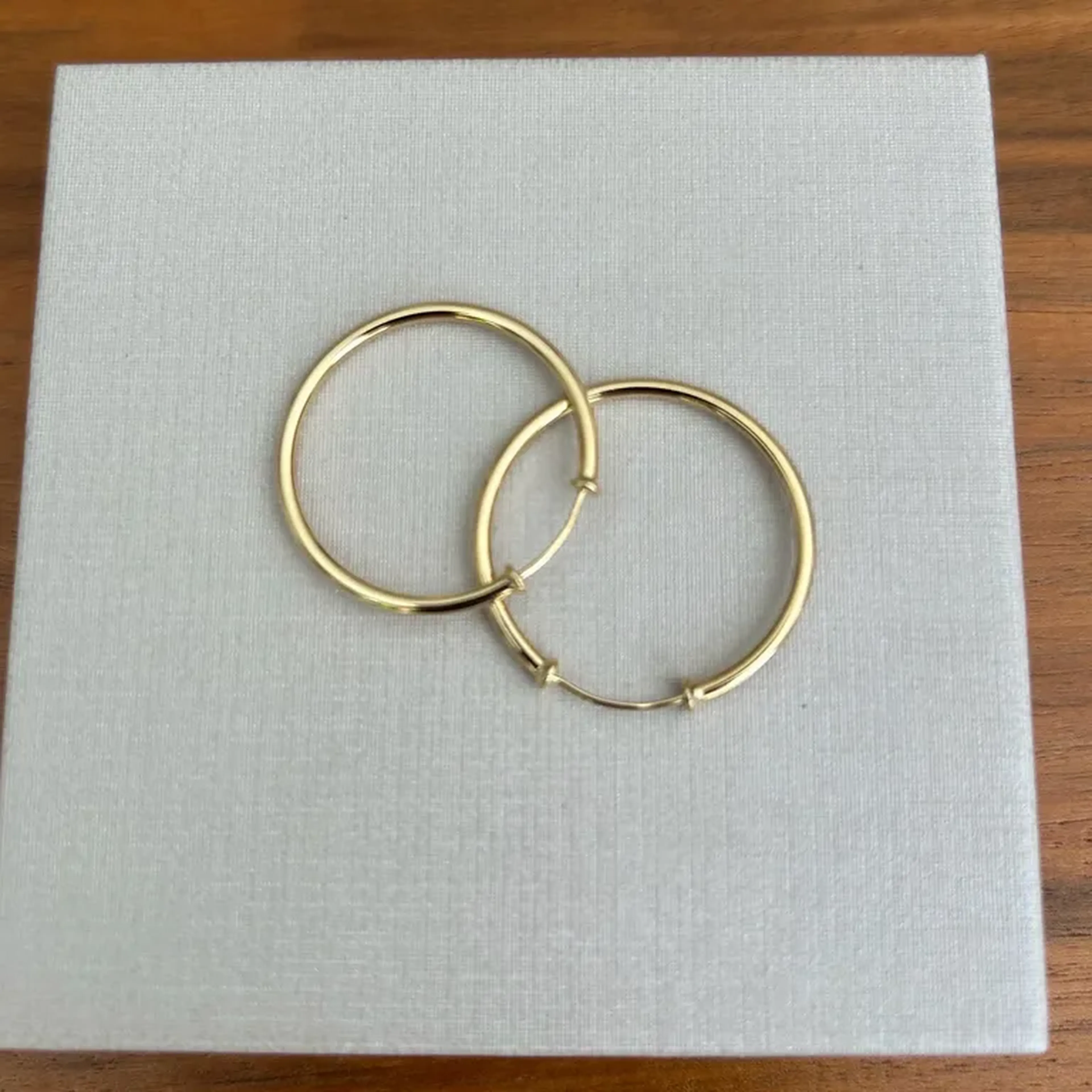 Brinco Argola em Ouro Amarelo 18k (750) imagem